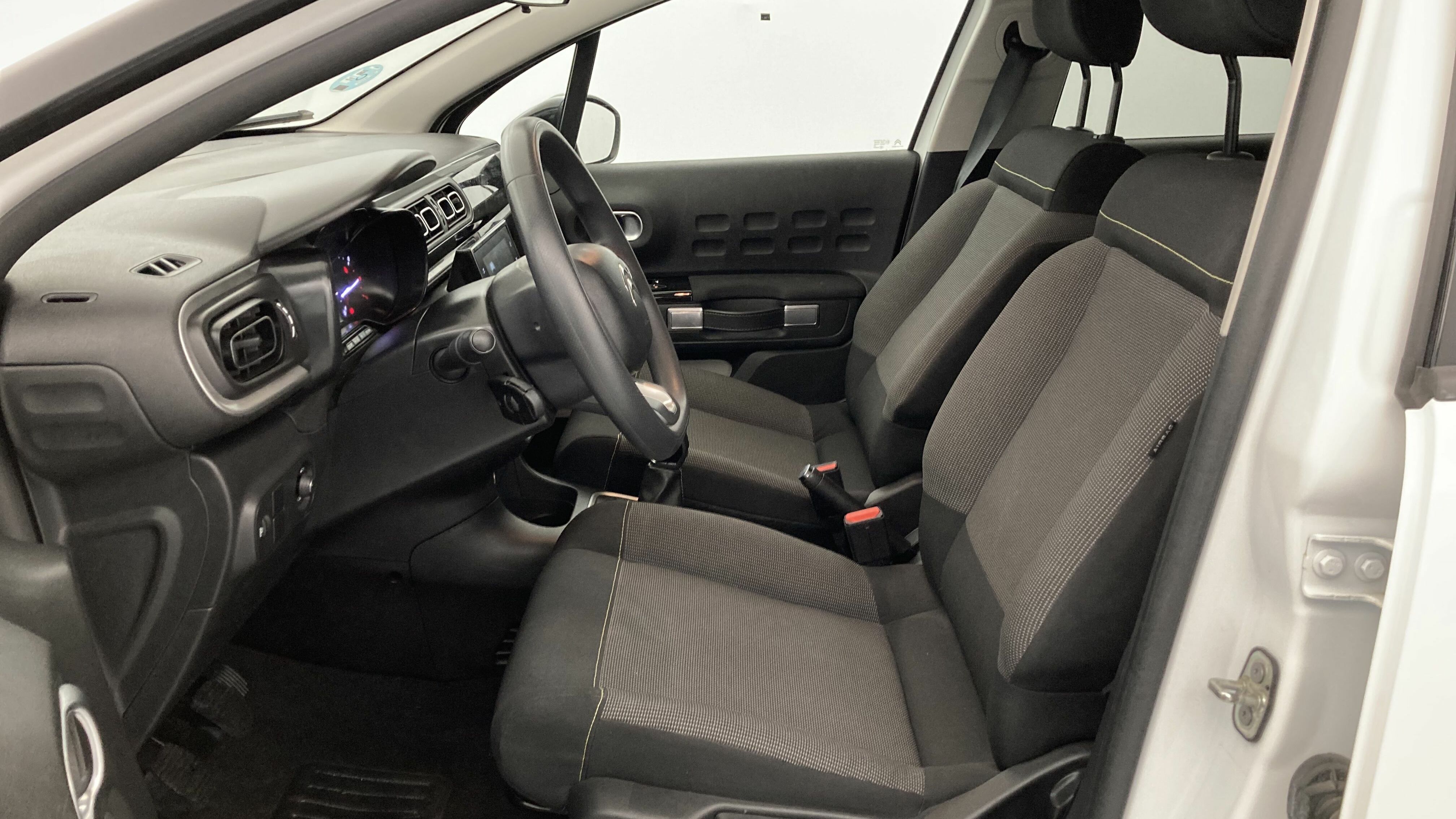 citroen c3 origin max 1.2 PURETECH 83 2024 blanco banquise / negro 15