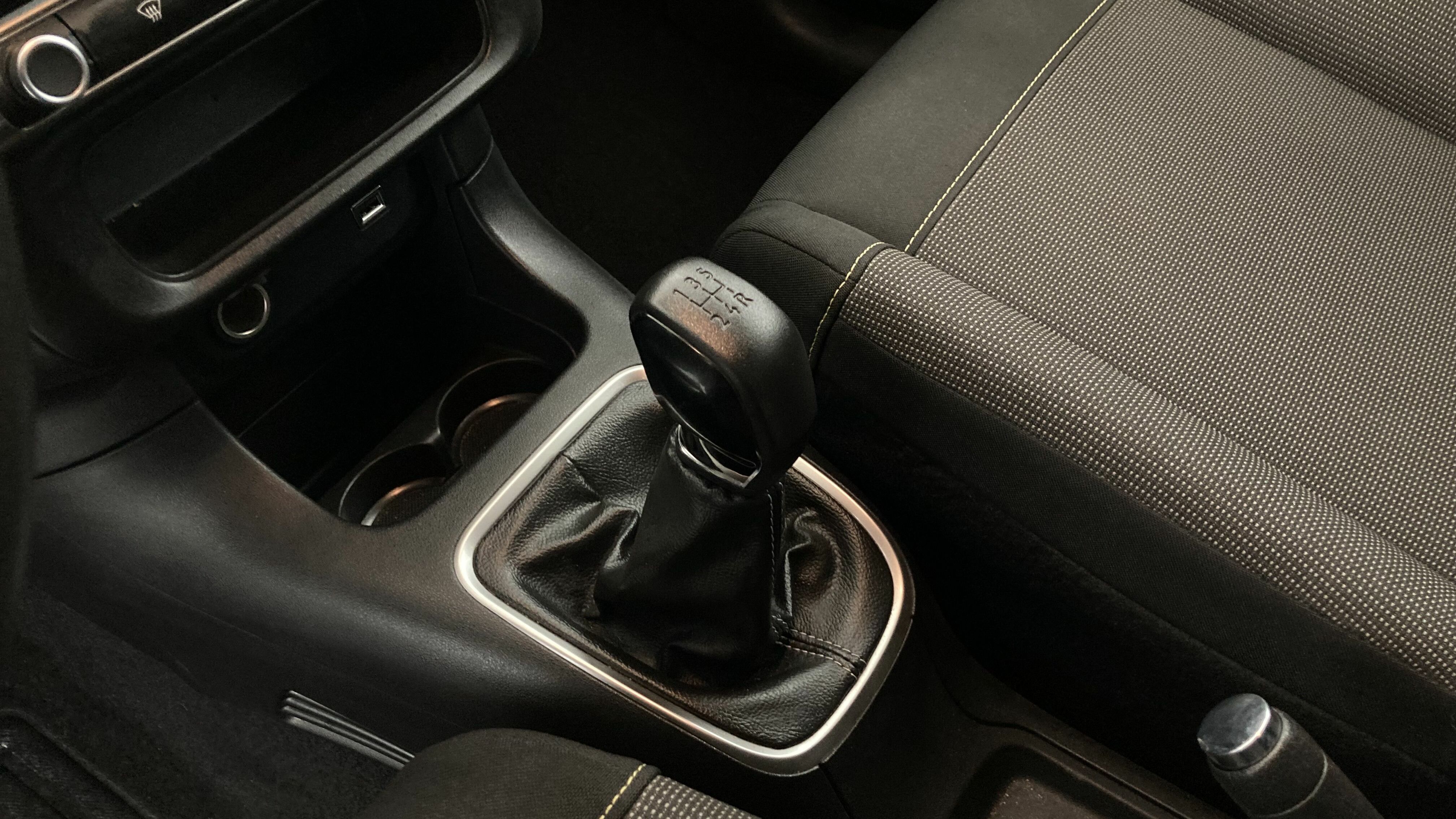 citroen c3 origin max 1.2 PURETECH 83 2024 blanco banquise / negro 21