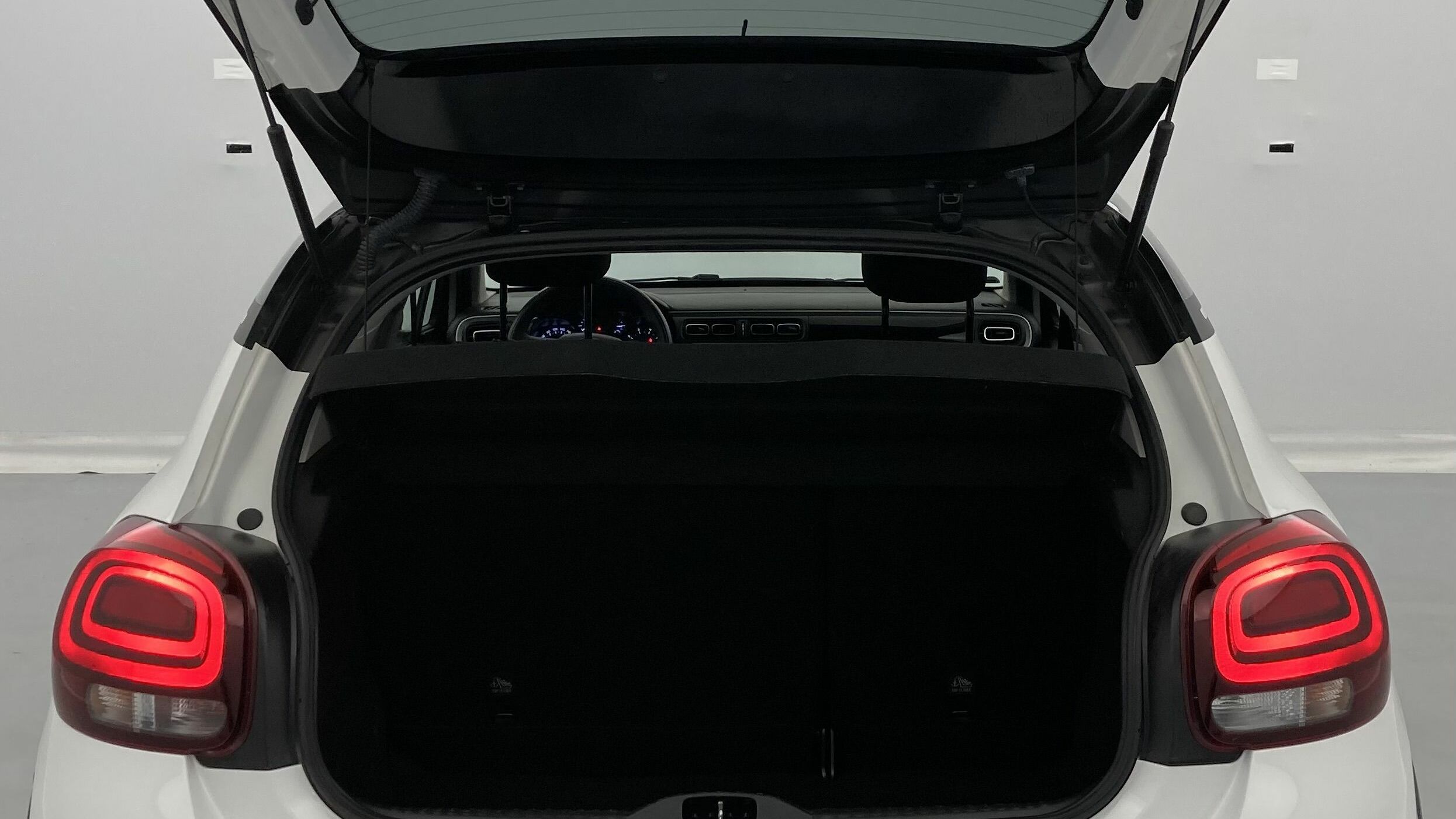 citroen c3 origin max 1.2 PURETECH 83 2024 blanco banquise / negro 25