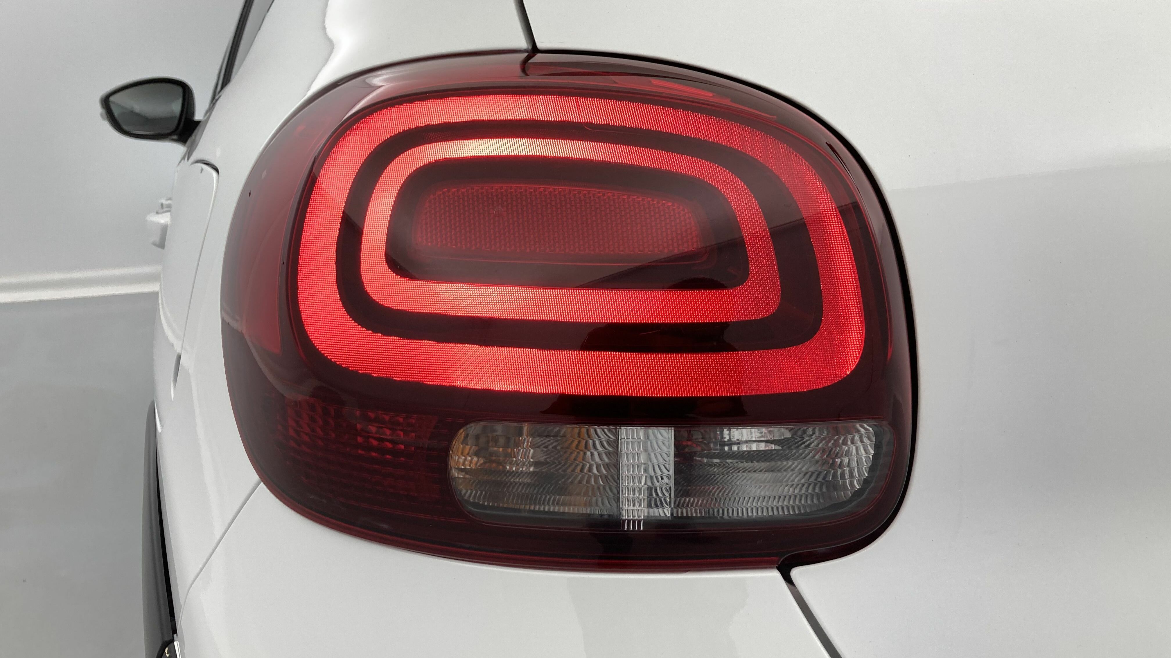 citroen c3 origin max 1.2 PURETECH 83 2024 blanco banquise / negro 31