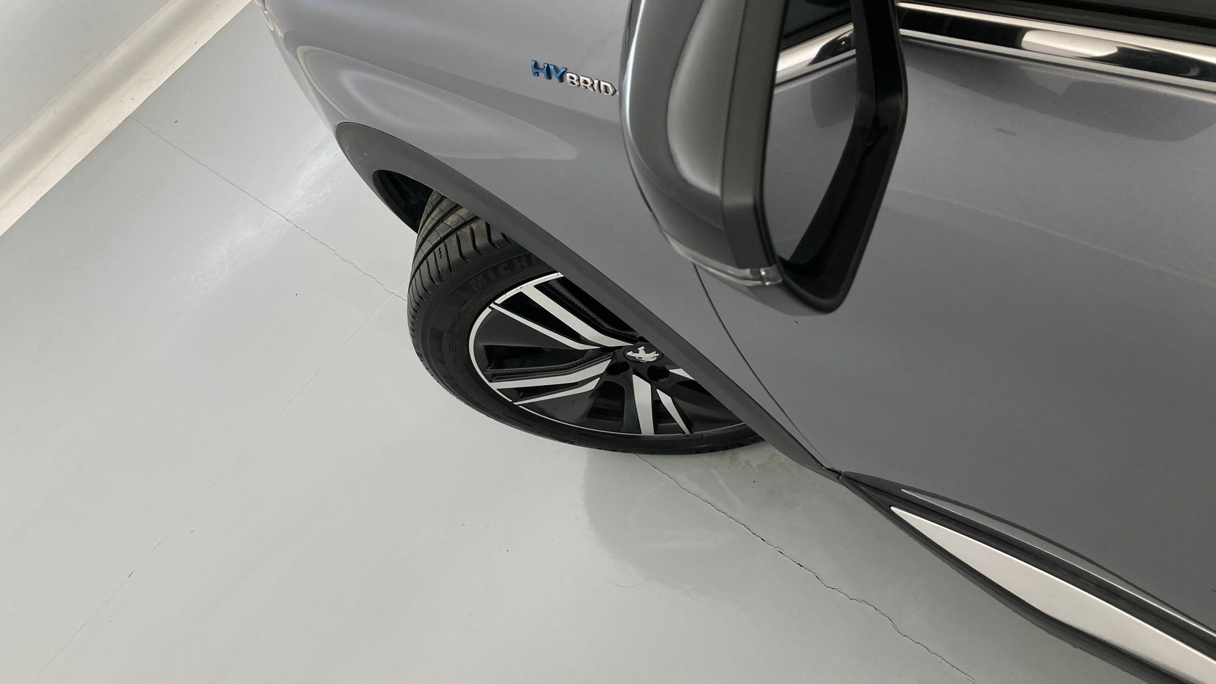 peugeot 3008 gt pack 1.6 HYBRID 300 EAT PHEV 2022 gris artense / negro 27