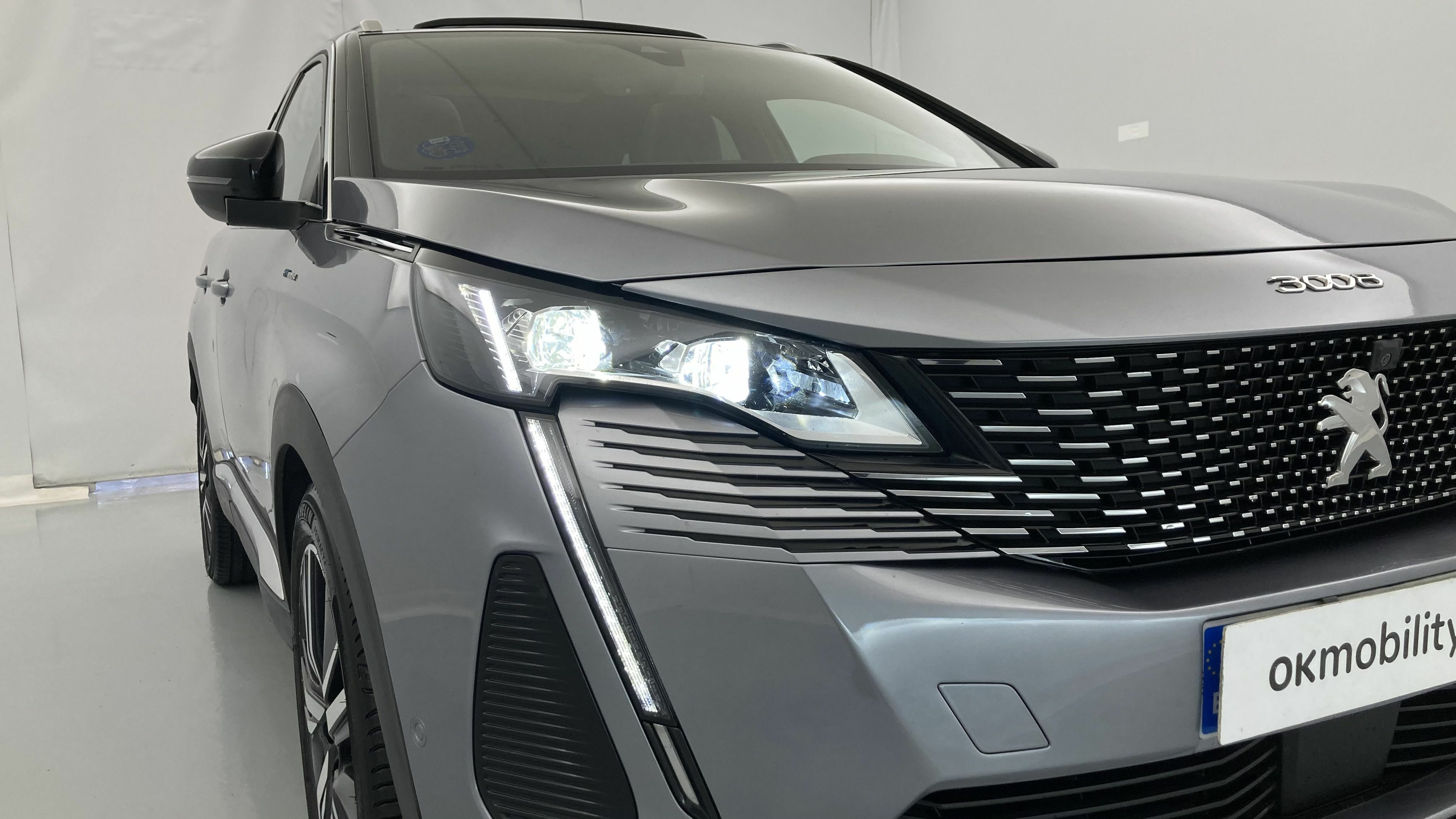 peugeot 3008 gt pack 1.6 HYBRID 300 EAT PHEV 2022 gris artense / negro 28