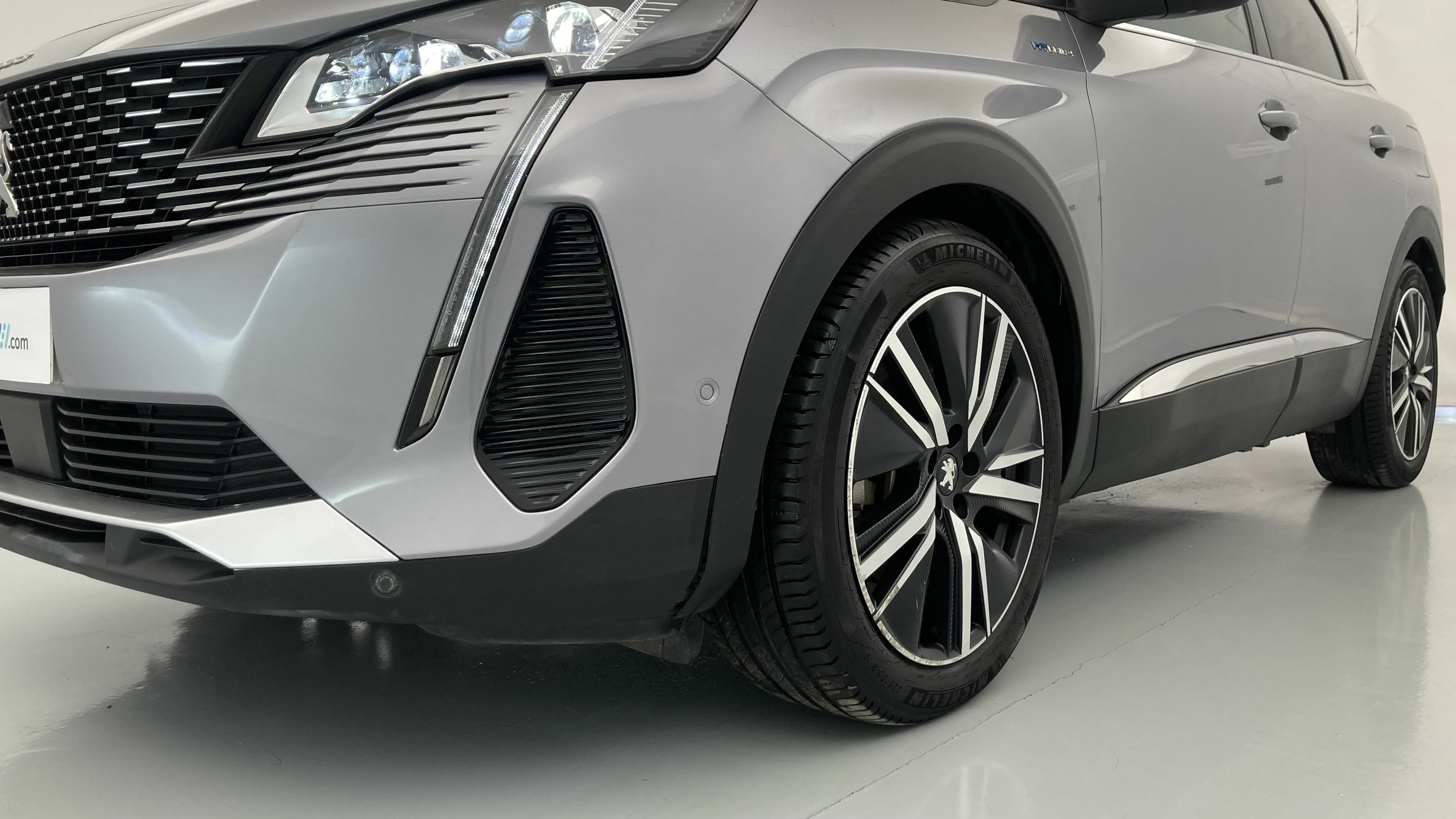 peugeot 3008 gt pack 1.6 HYBRID 300 EAT PHEV 2022 gris artense / negro 25