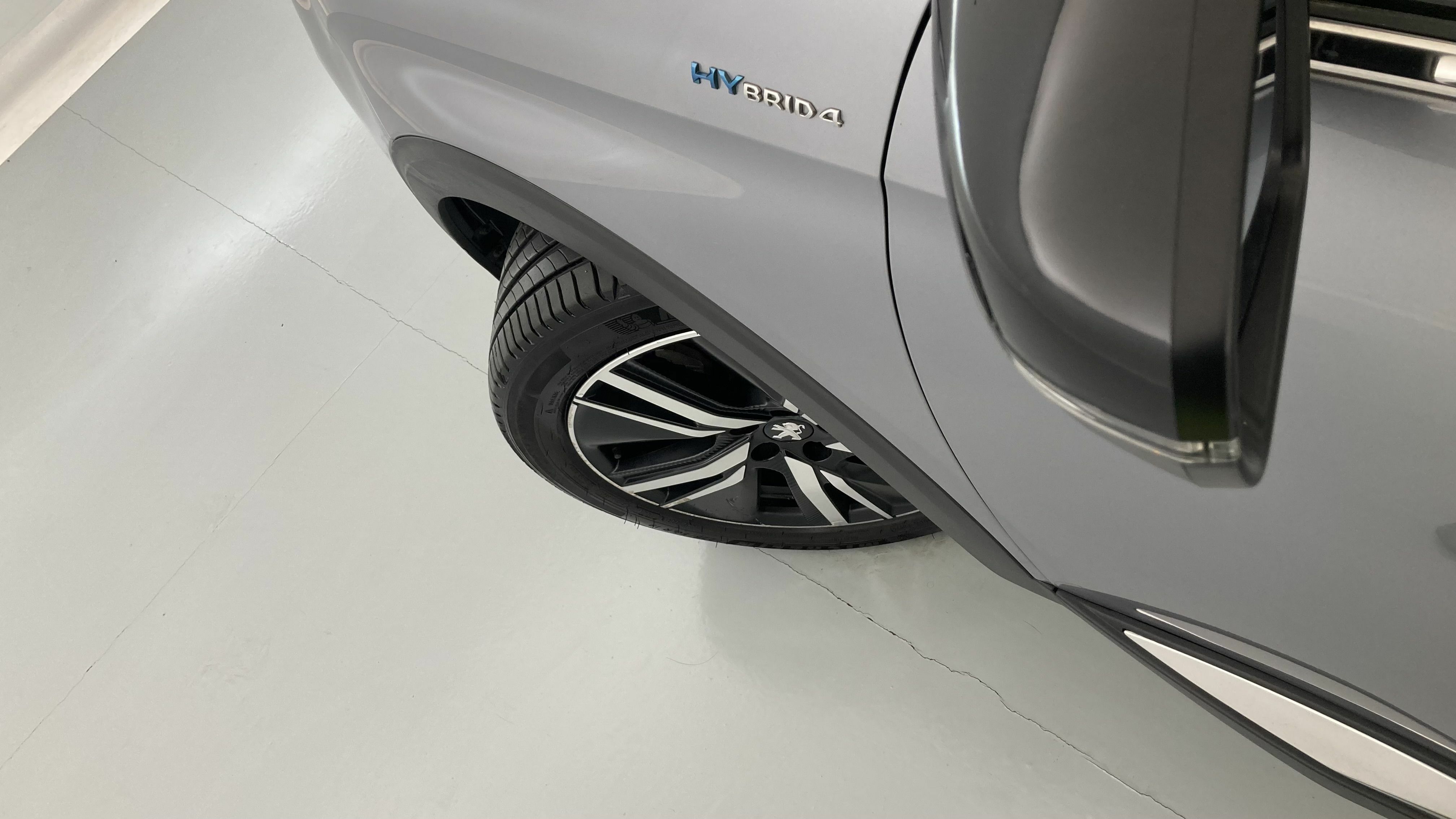 peugeot 3008 gt pack 1.6 HYBRID 300 EAT PHEV 2022 gris artense / negro 27