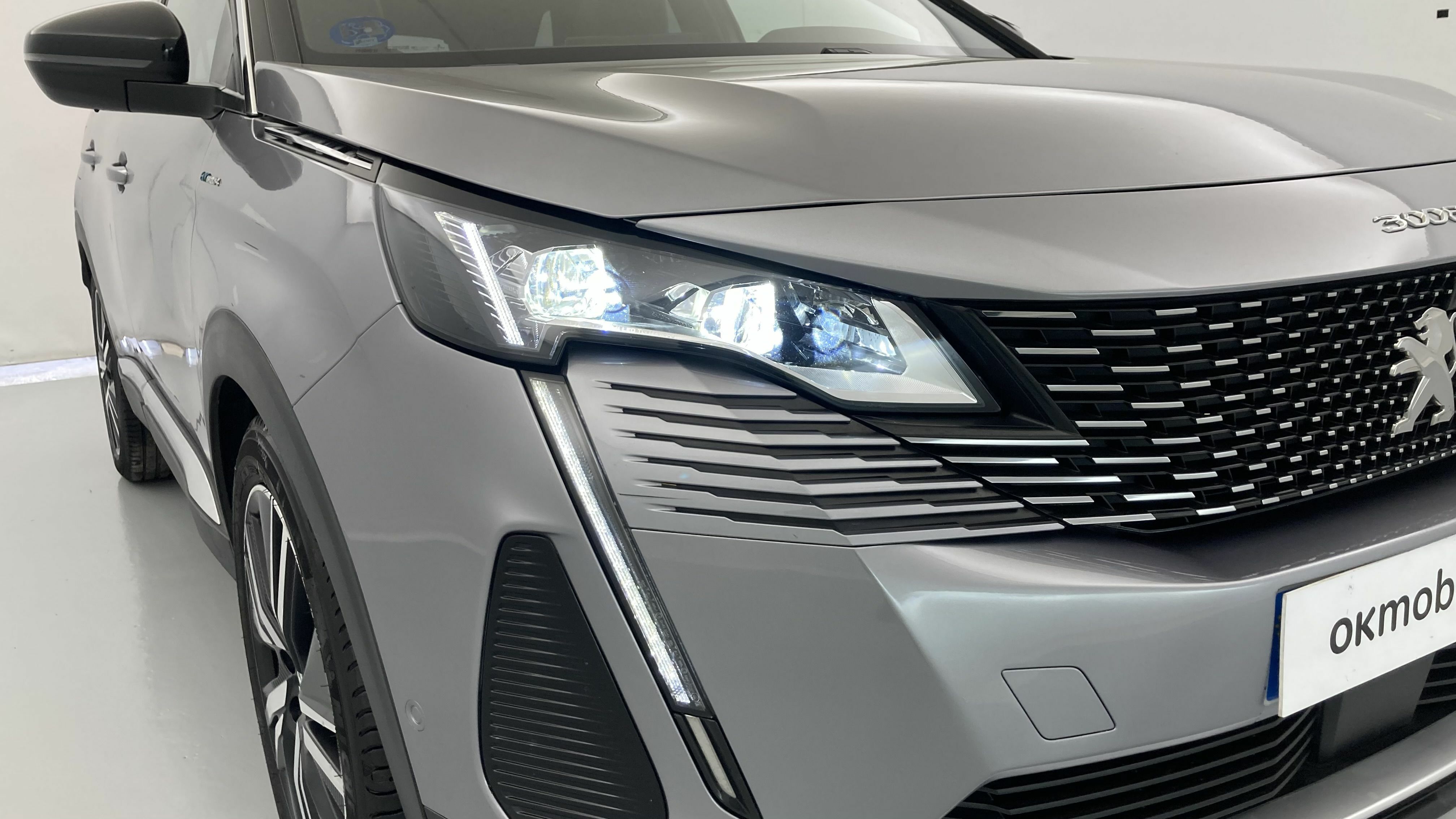 peugeot 3008 gt pack 1.6 HYBRID 300 EAT PHEV 2022 gris artense / negro 28