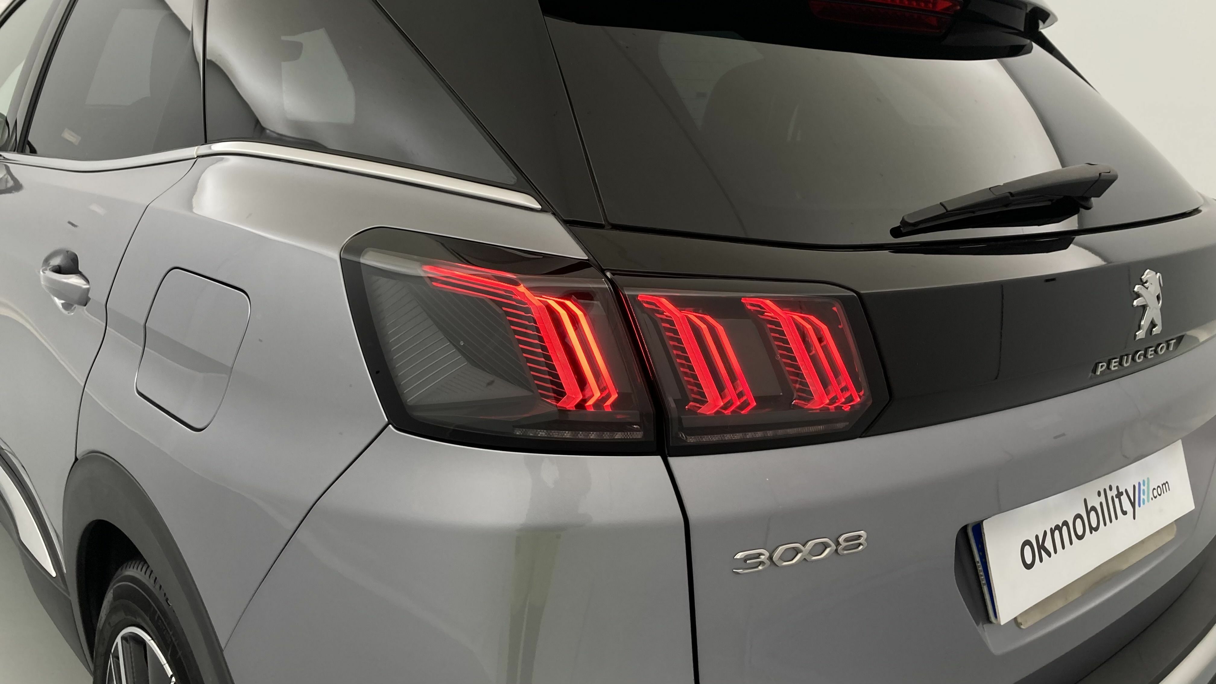 peugeot 3008 gt pack 1.6 HYBRID 300 EAT PHEV 2022 gris artense / negro 29