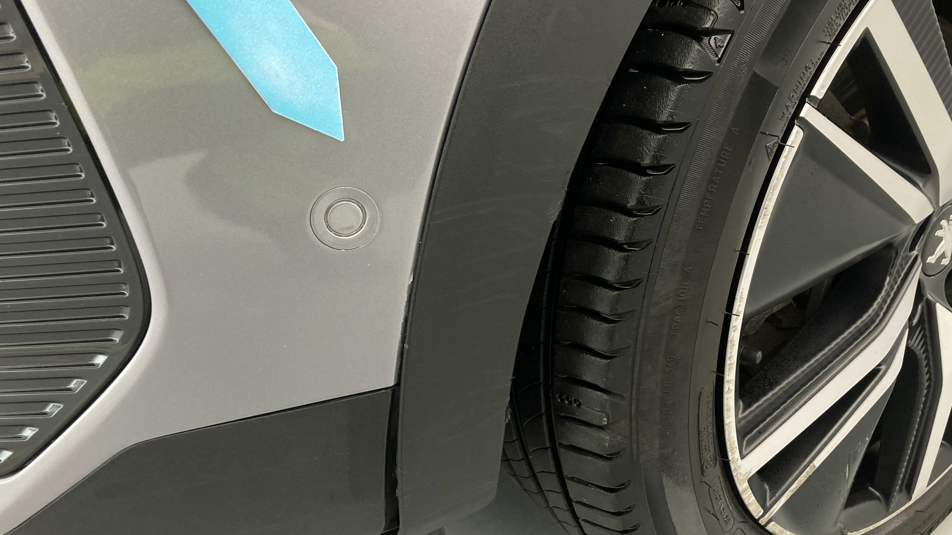 peugeot 3008 gt pack 1.6 HYBRID 300 EAT PHEV 2022 gris artense / negro 33