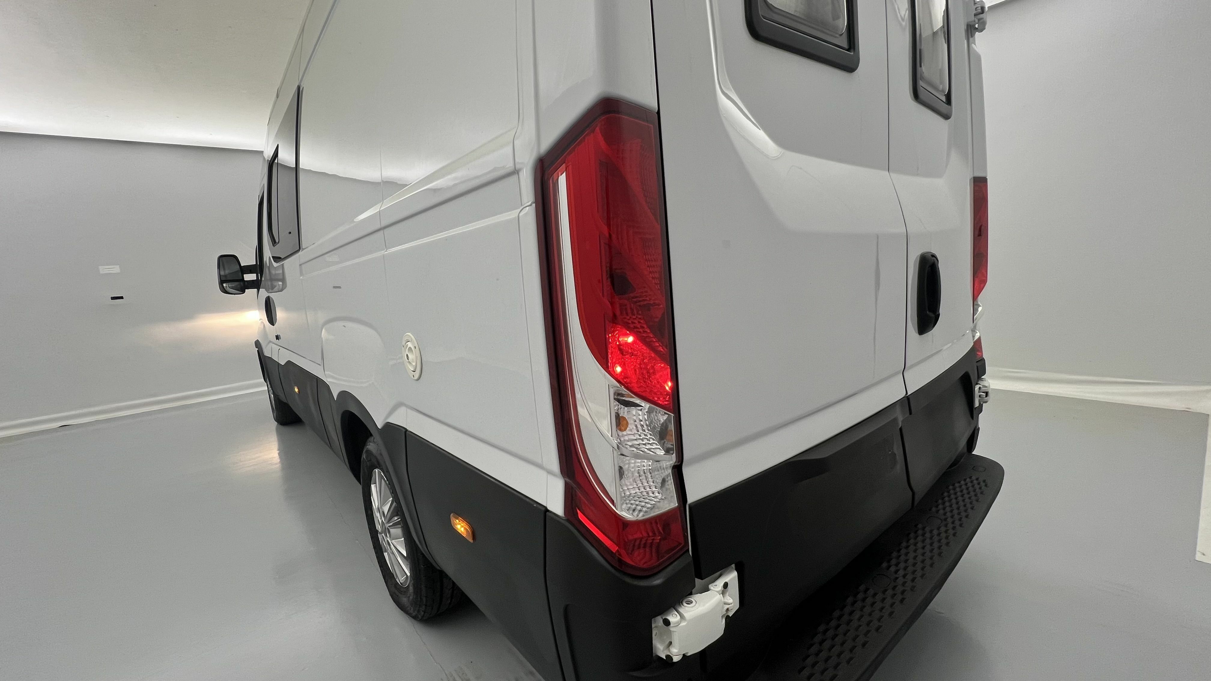 iveco daily camper camper 2.3 MJET 156CV HI MATIC 2022 blanco 30