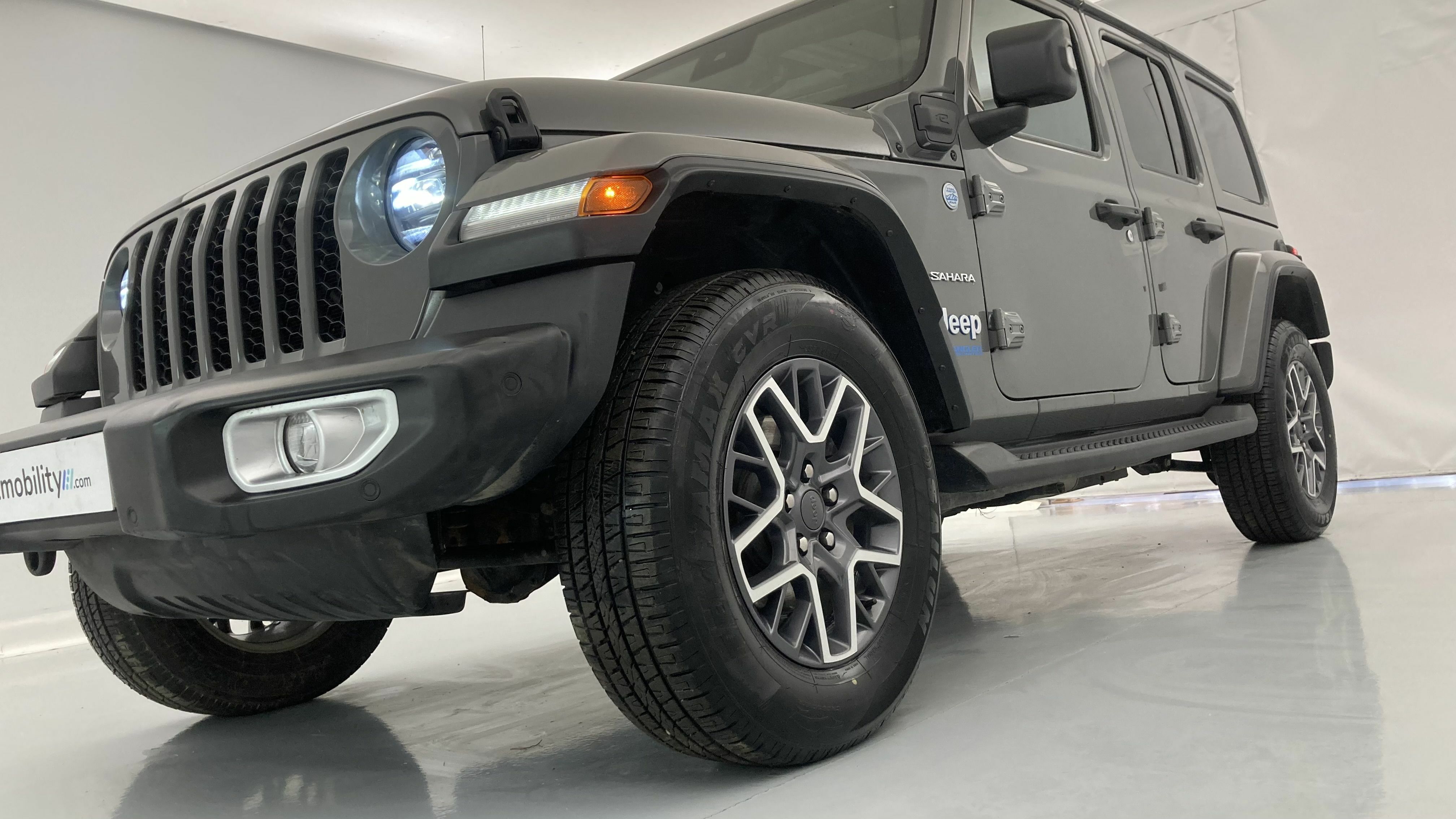 jeep wrangler sahara 2.0 PHEV 380 8ATX 2022 gris sting 25