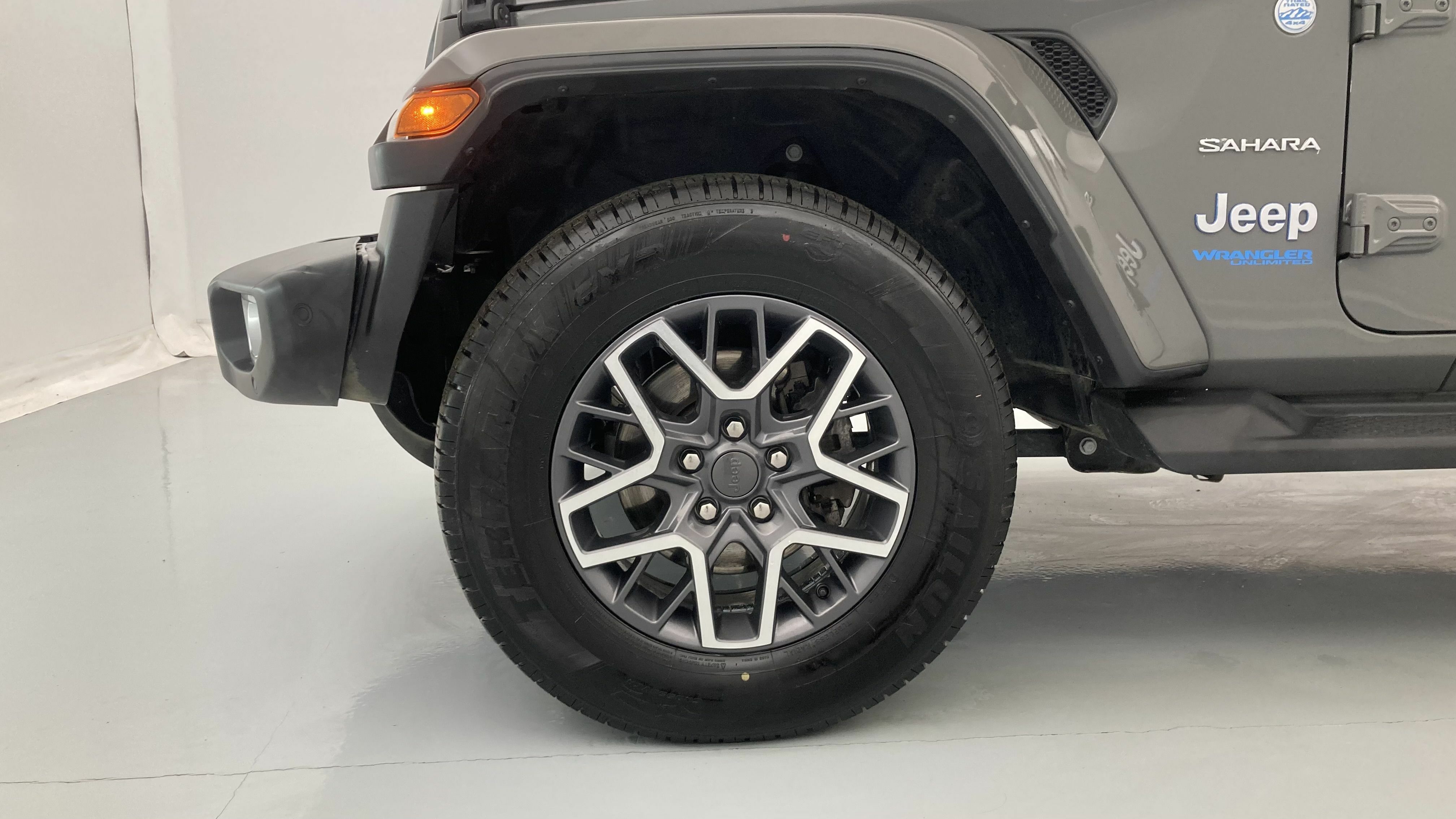 jeep wrangler sahara 2.0 PHEV 380 8ATX 2022 gris sting 26