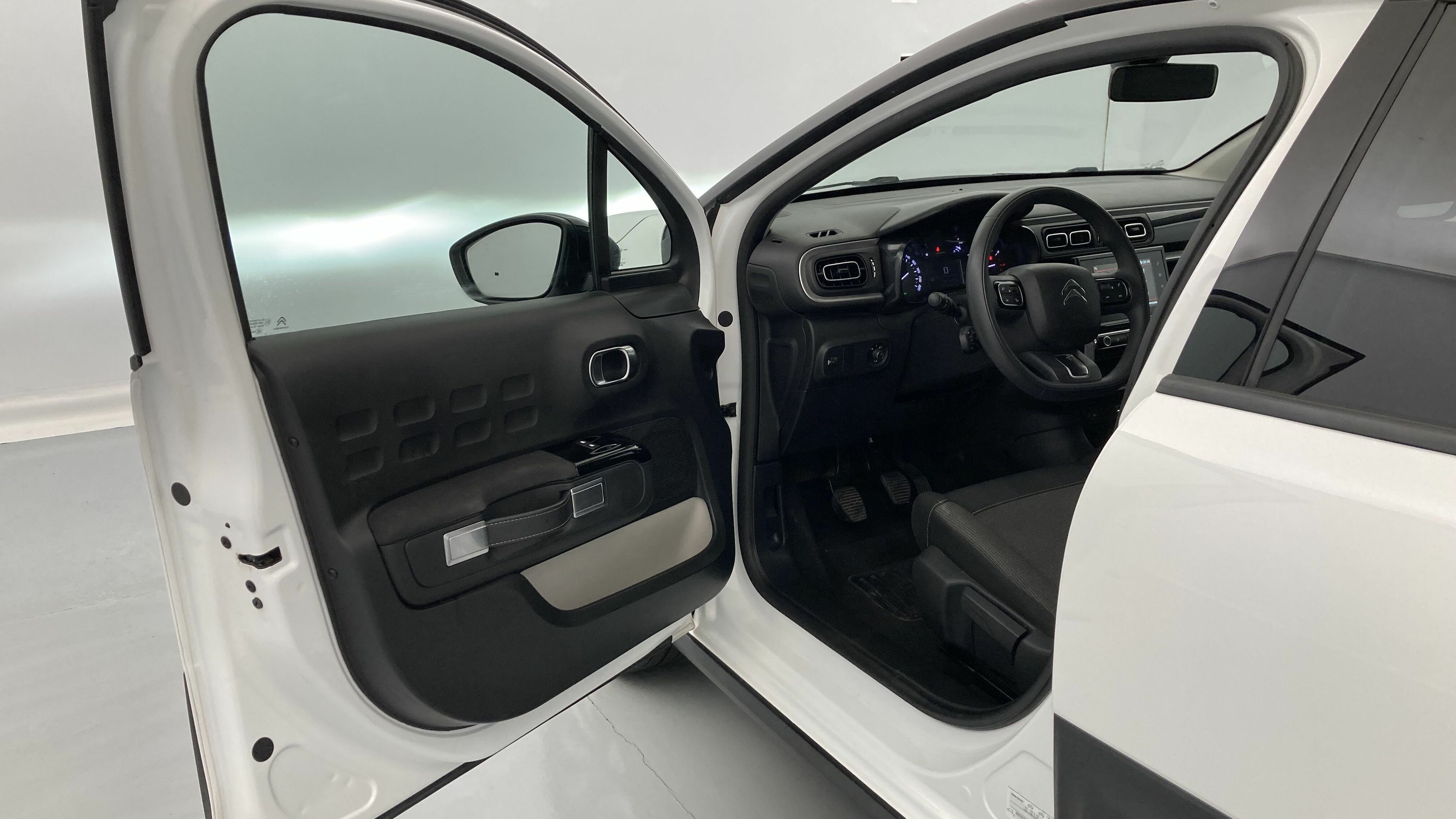 citroen c3 origin max 1.2 PURETECH 83 2024 blanco banquise / negro 14