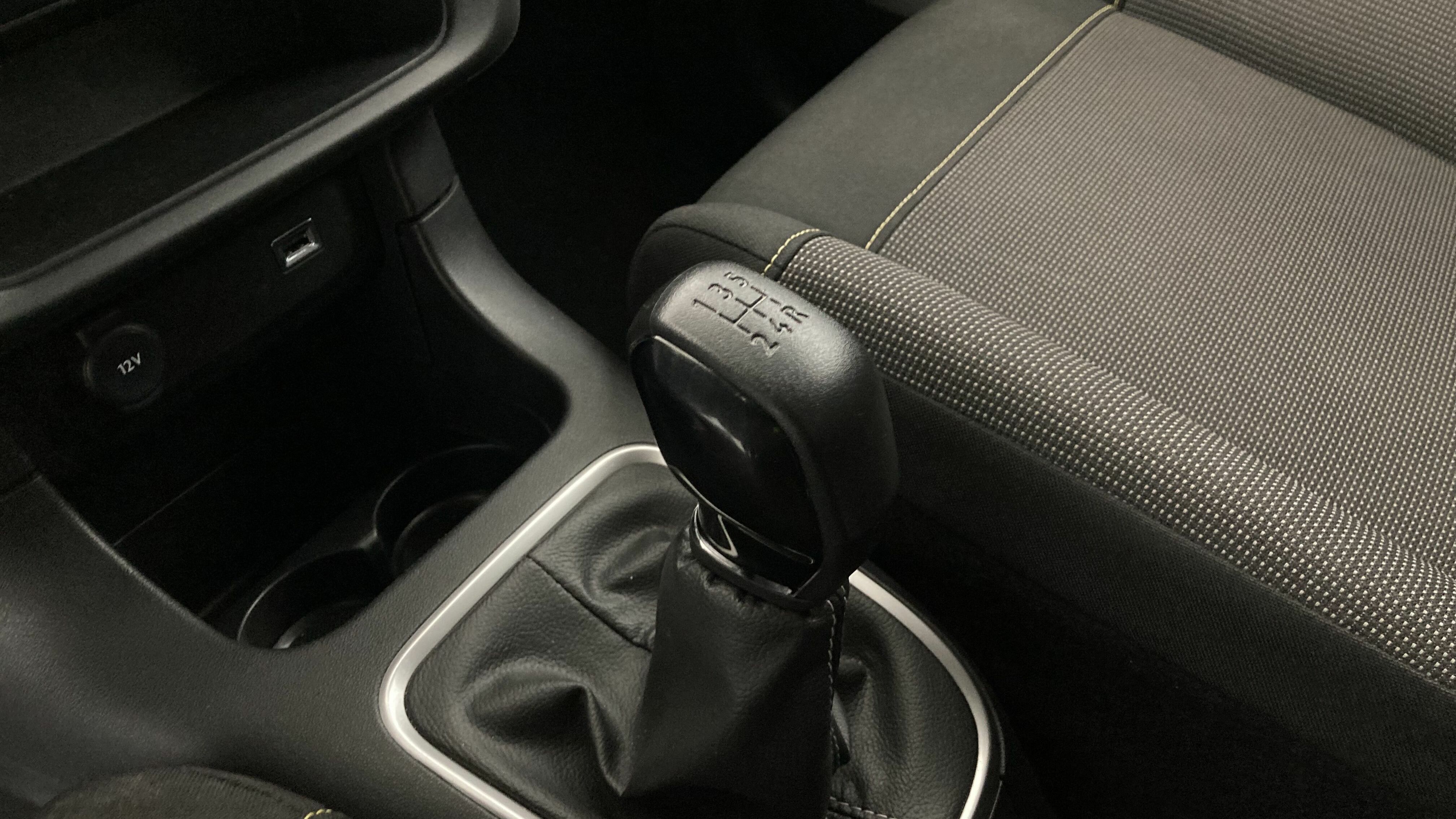 citroen c3 origin max 1.2 PURETECH 83 2024 blanco banquise / negro 21