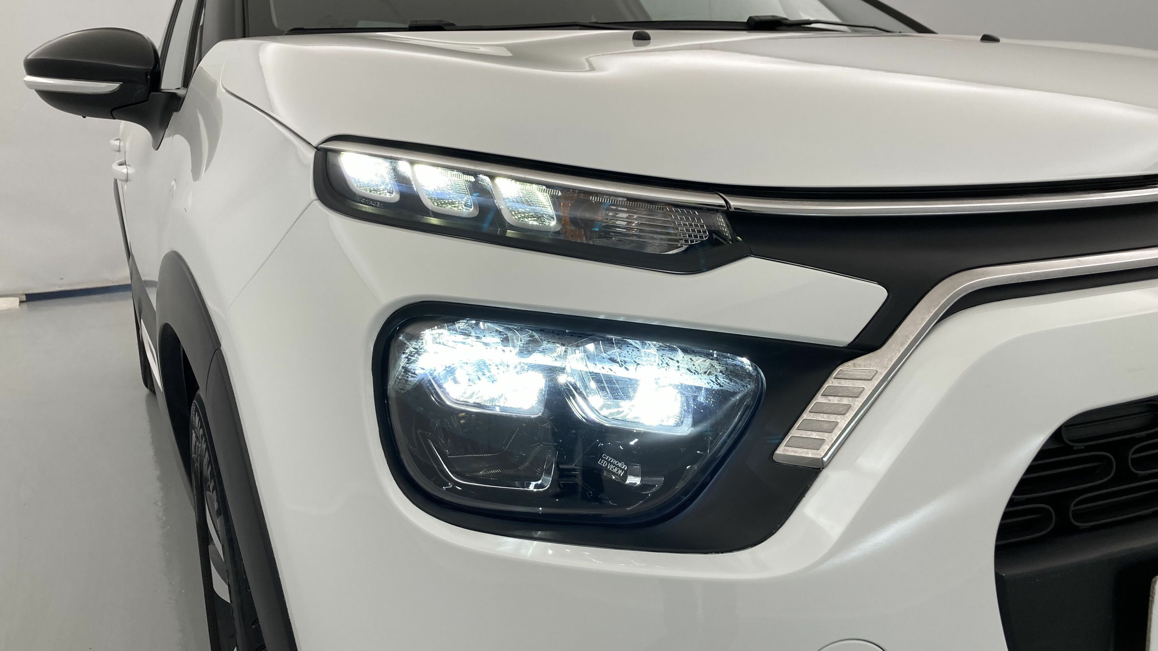 citroen c3 origin max 1.2 PURETECH 83 2024 blanco banquise / negro 30