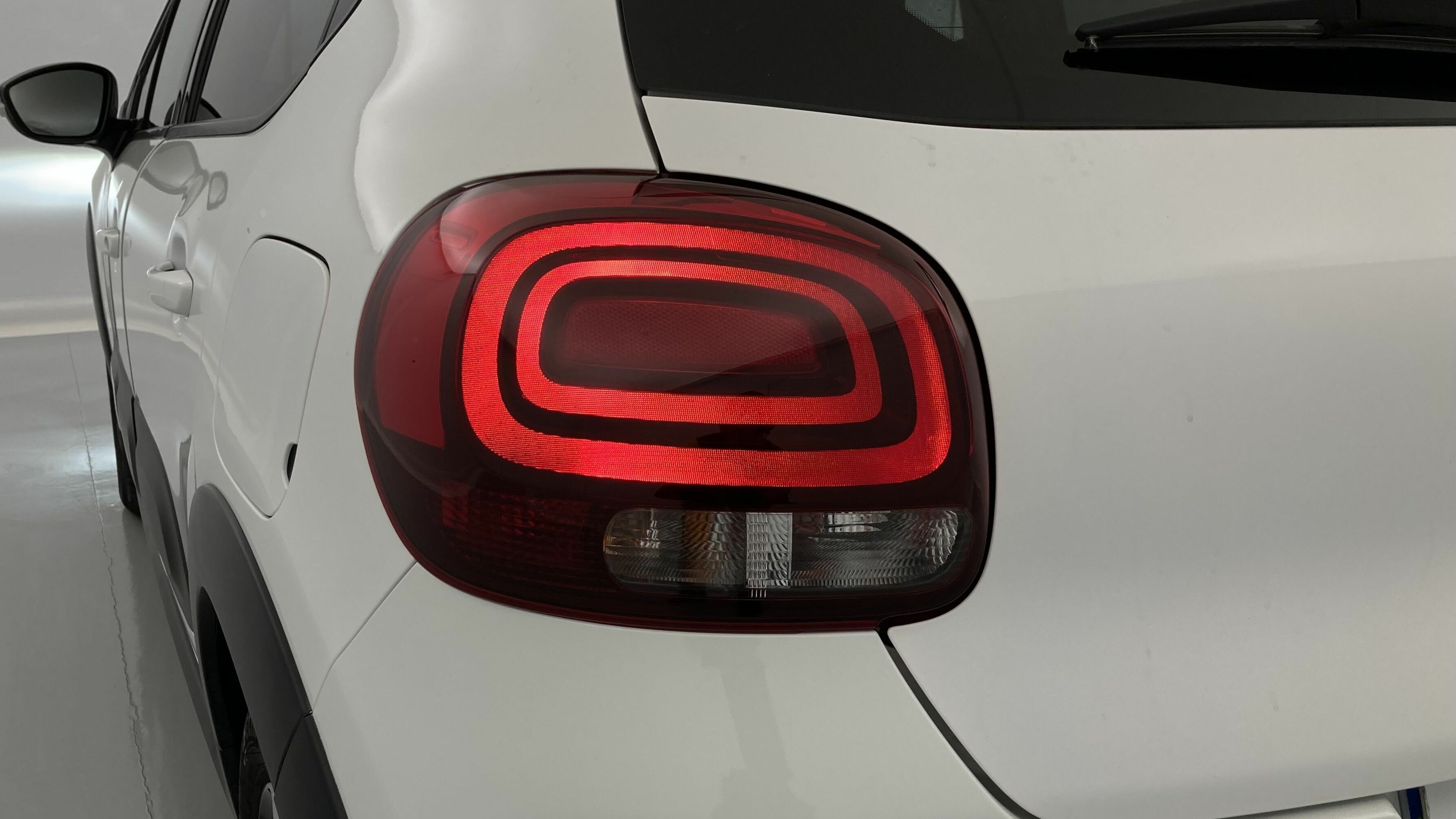 citroen c3 origin max 1.2 PURETECH 83 2024 blanco banquise / negro 31