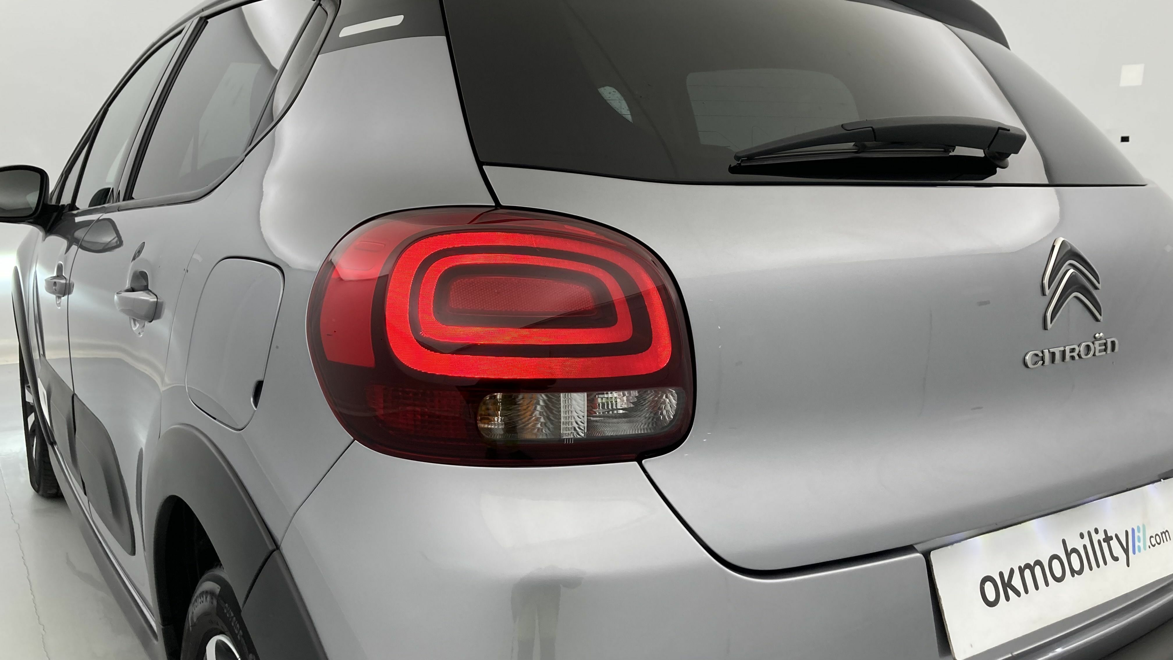 citroen c3 origin max 1.2 PURETECH 83 2024 gris acero / negro 30