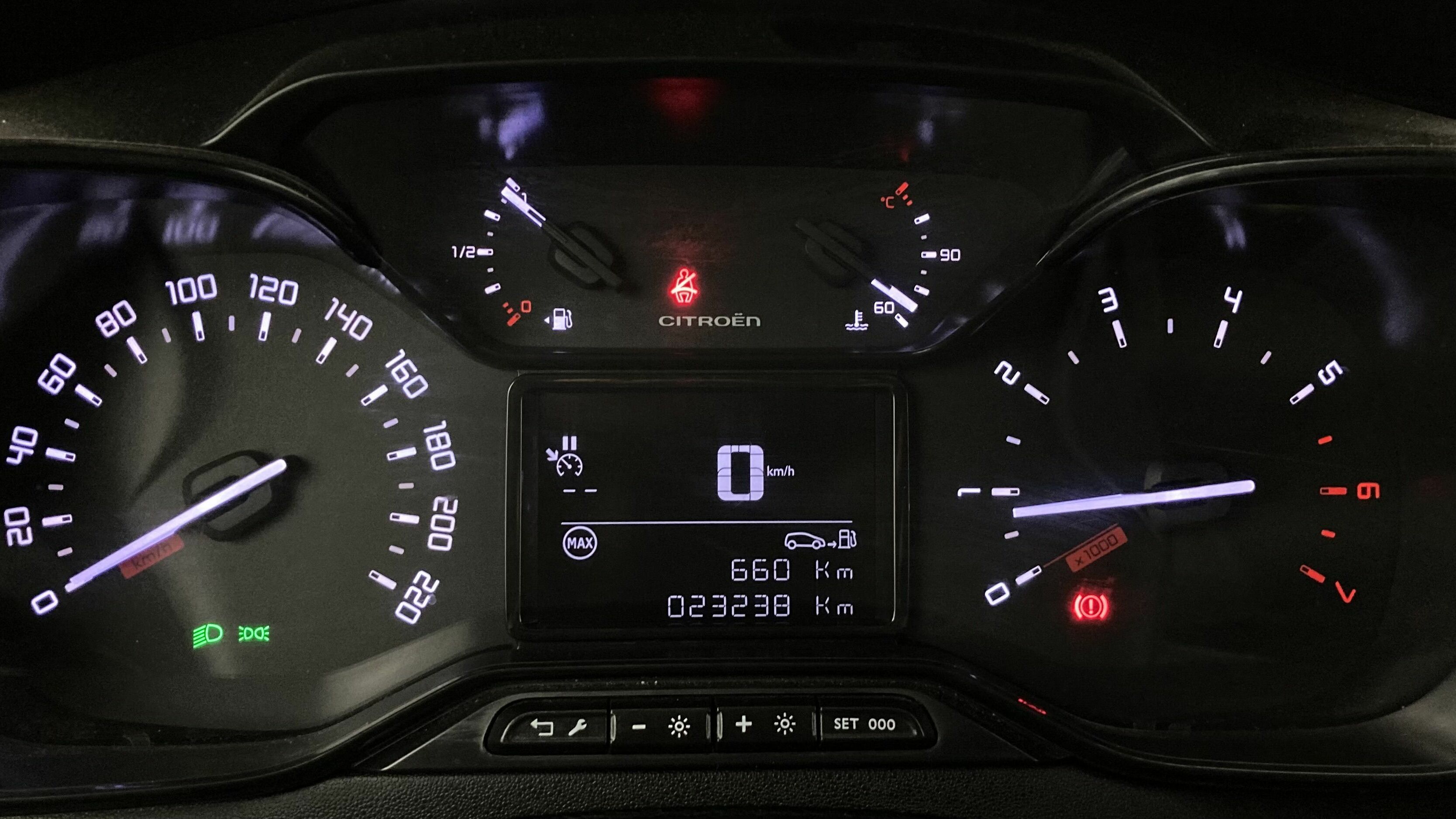 citroen c3 origin max 1.2 PURETECH 83 2024 blanco banquise / negro 19