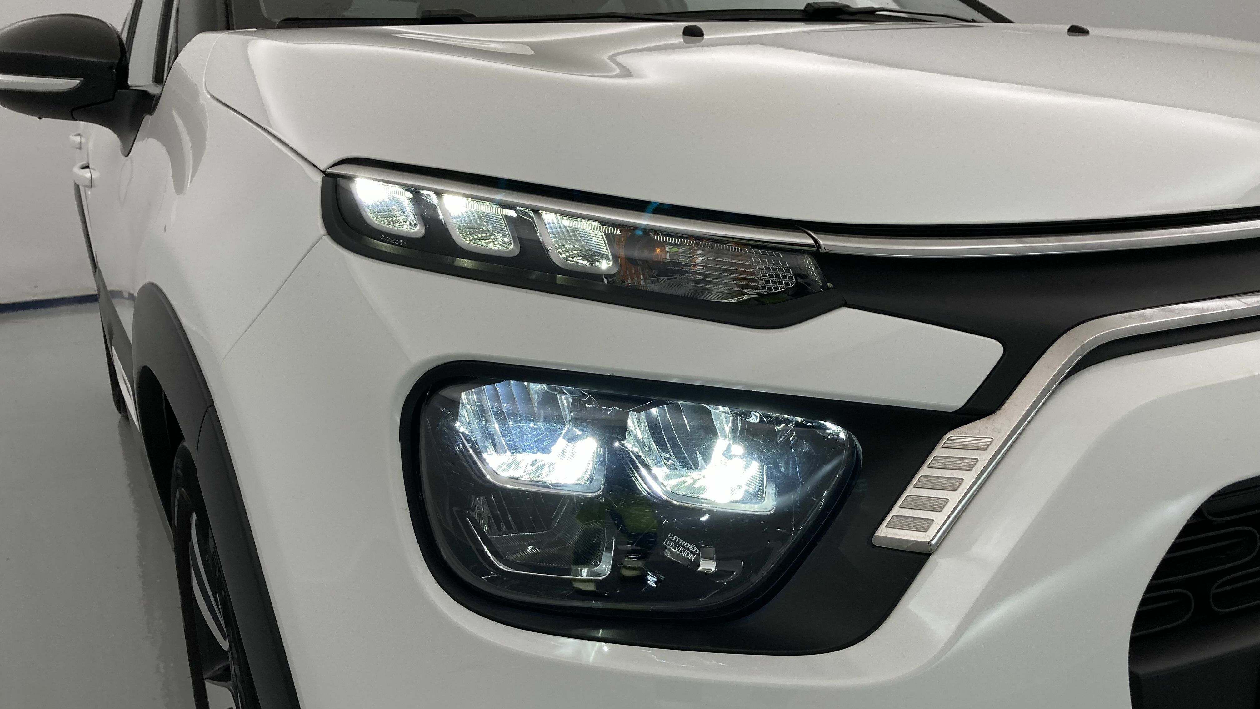 citroen c3 origin max 1.2 PURETECH 83 2024 blanco banquise / negro 30