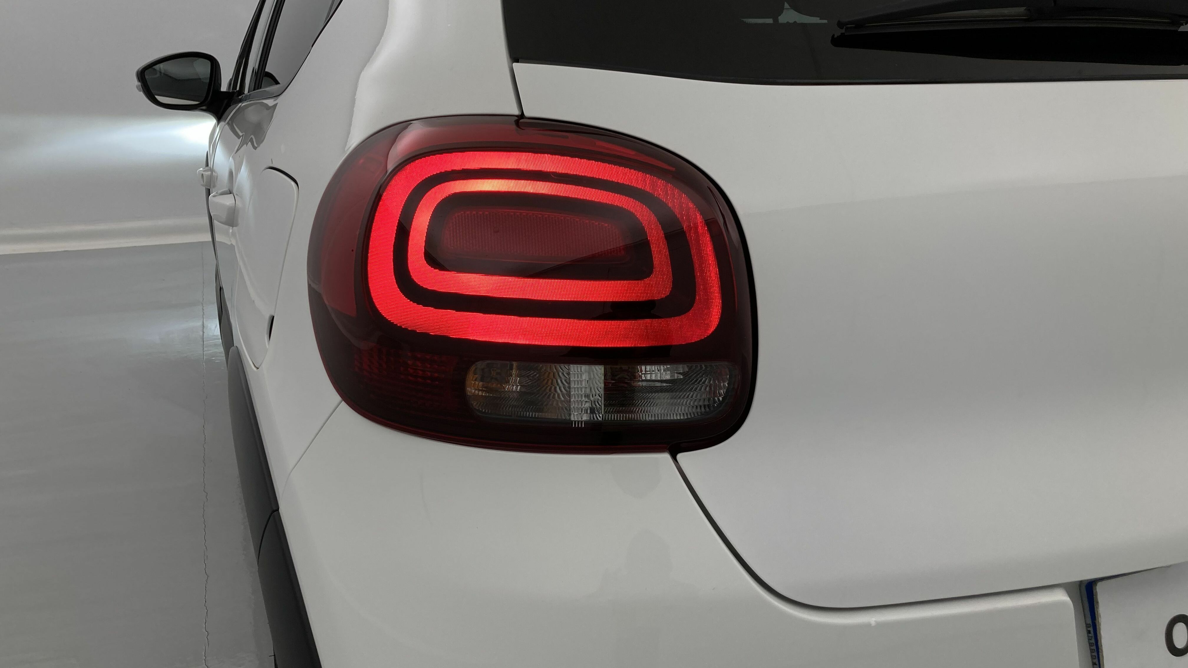 citroen c3 origin max 1.2 PURETECH 83 2024 blanco banquise / negro 31