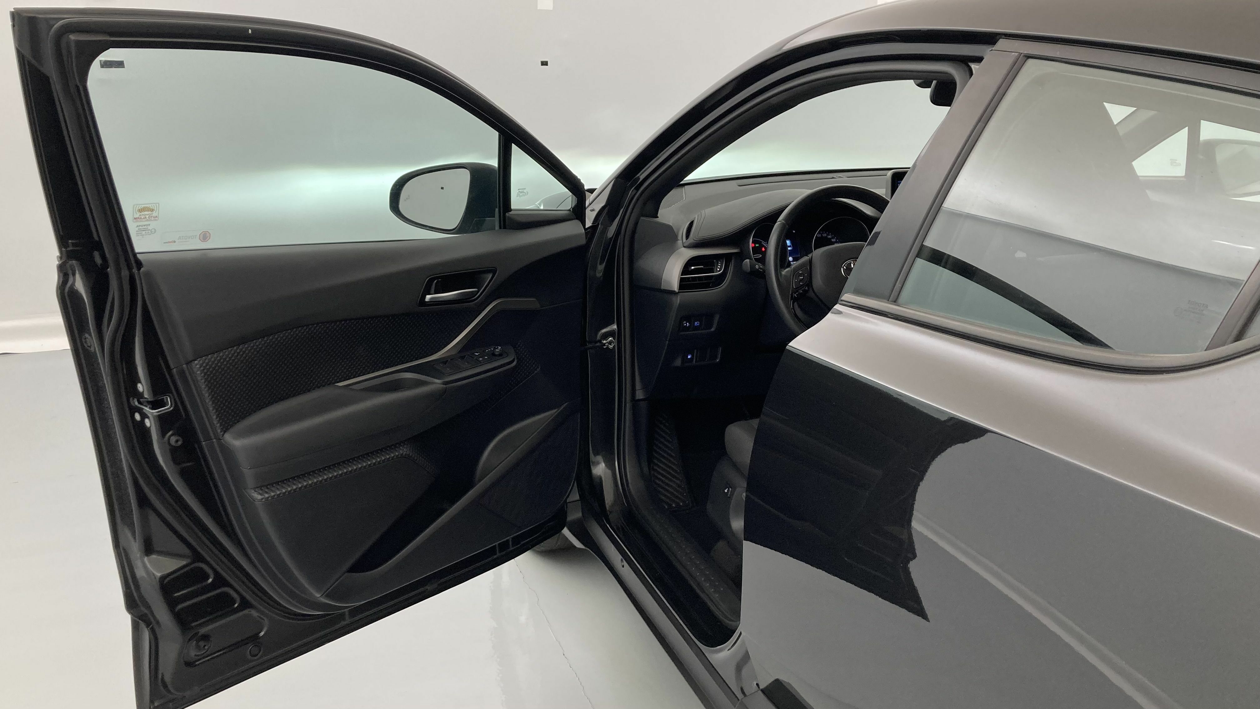 toyota c-hr business edition 1.8 E-CVT 125H 2023 negro 13