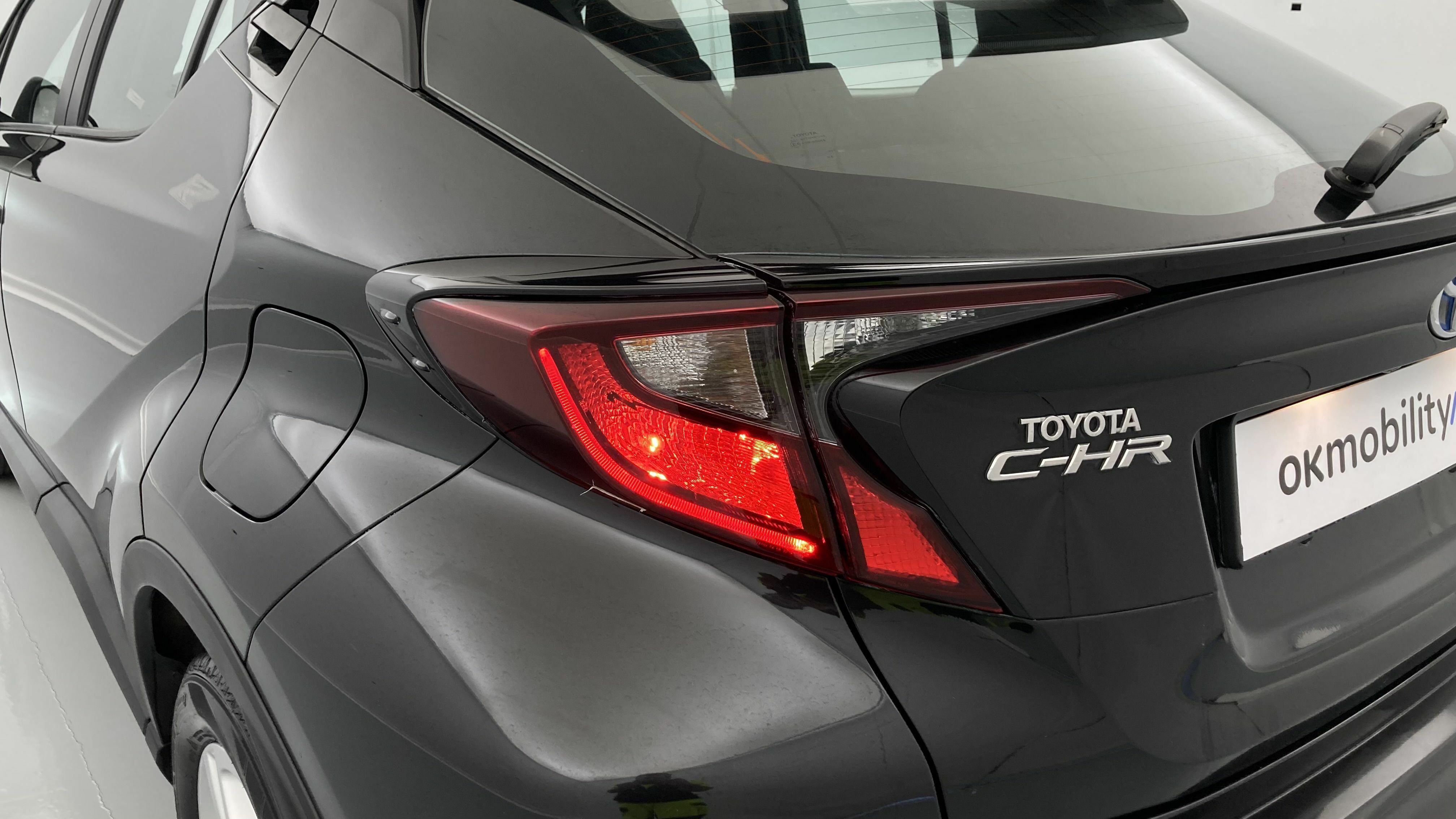 toyota c-hr business edition 1.8 E-CVT 125H 2023 negro 30