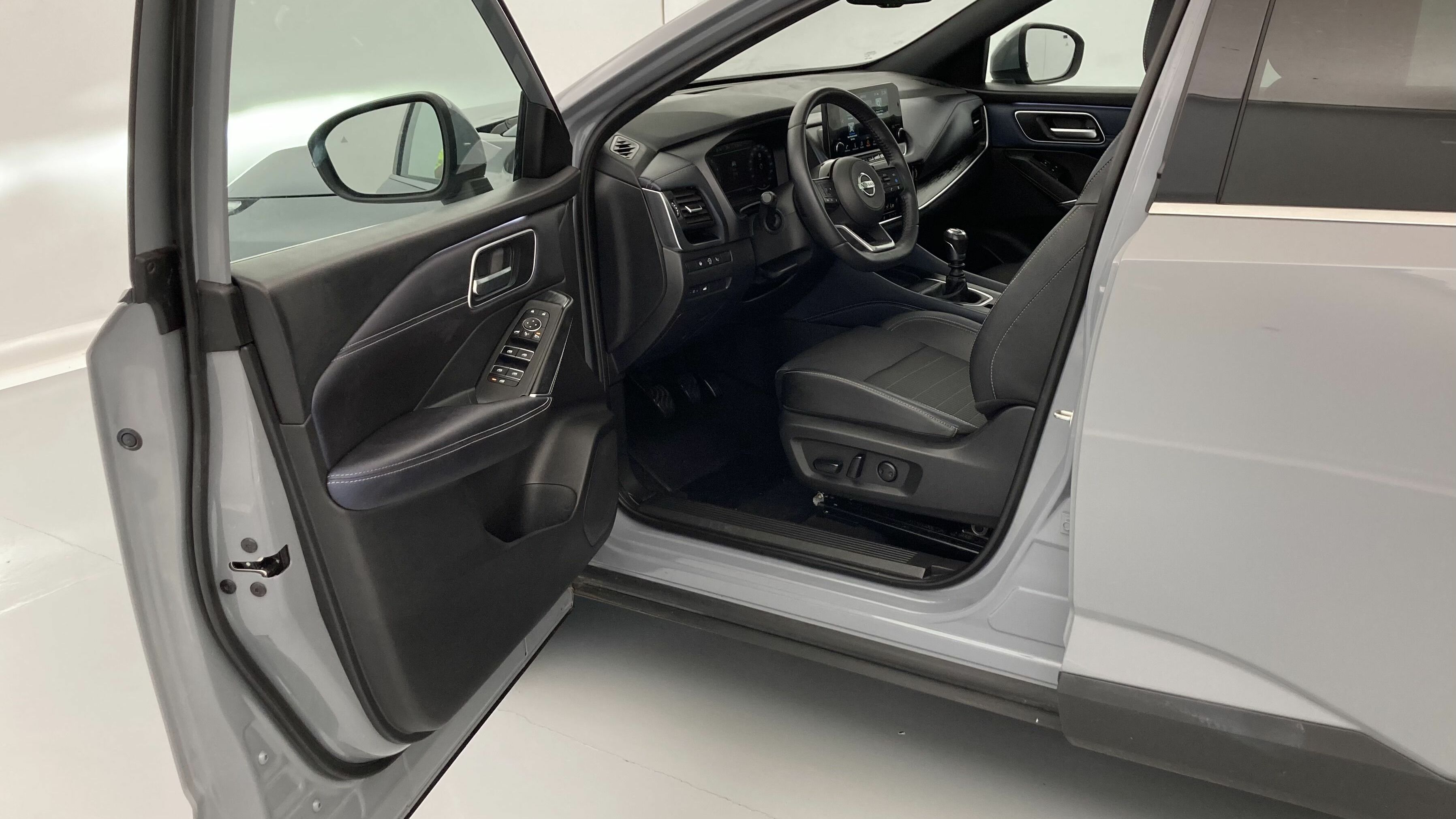 nissan qashqai tekna 1.3 DIG-T 140 MHEV 2022 gray p 14