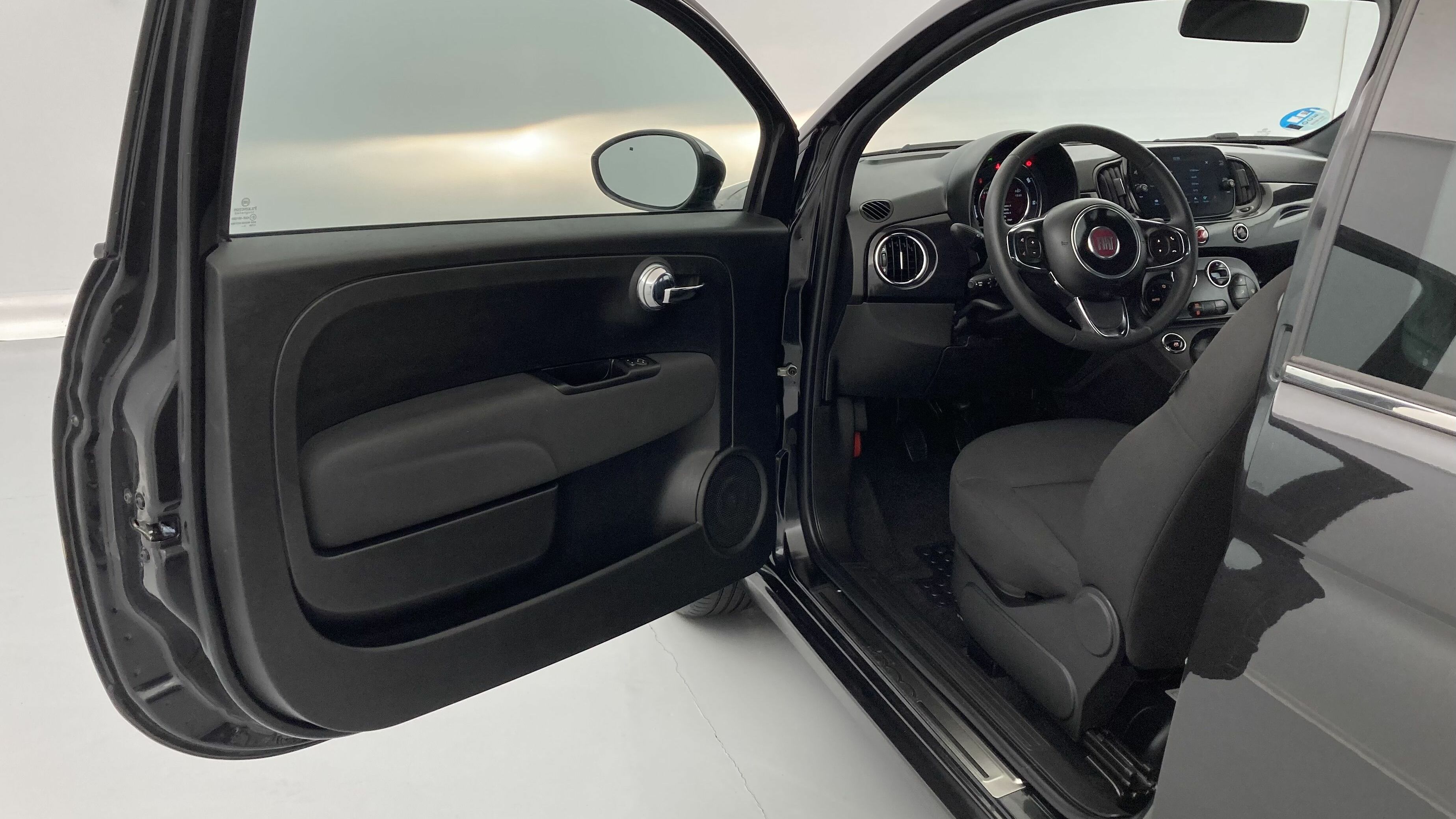 fiat 500c dolcevita 1.0 HYBRID 70 MHEV 2024 negro vesuvio 14