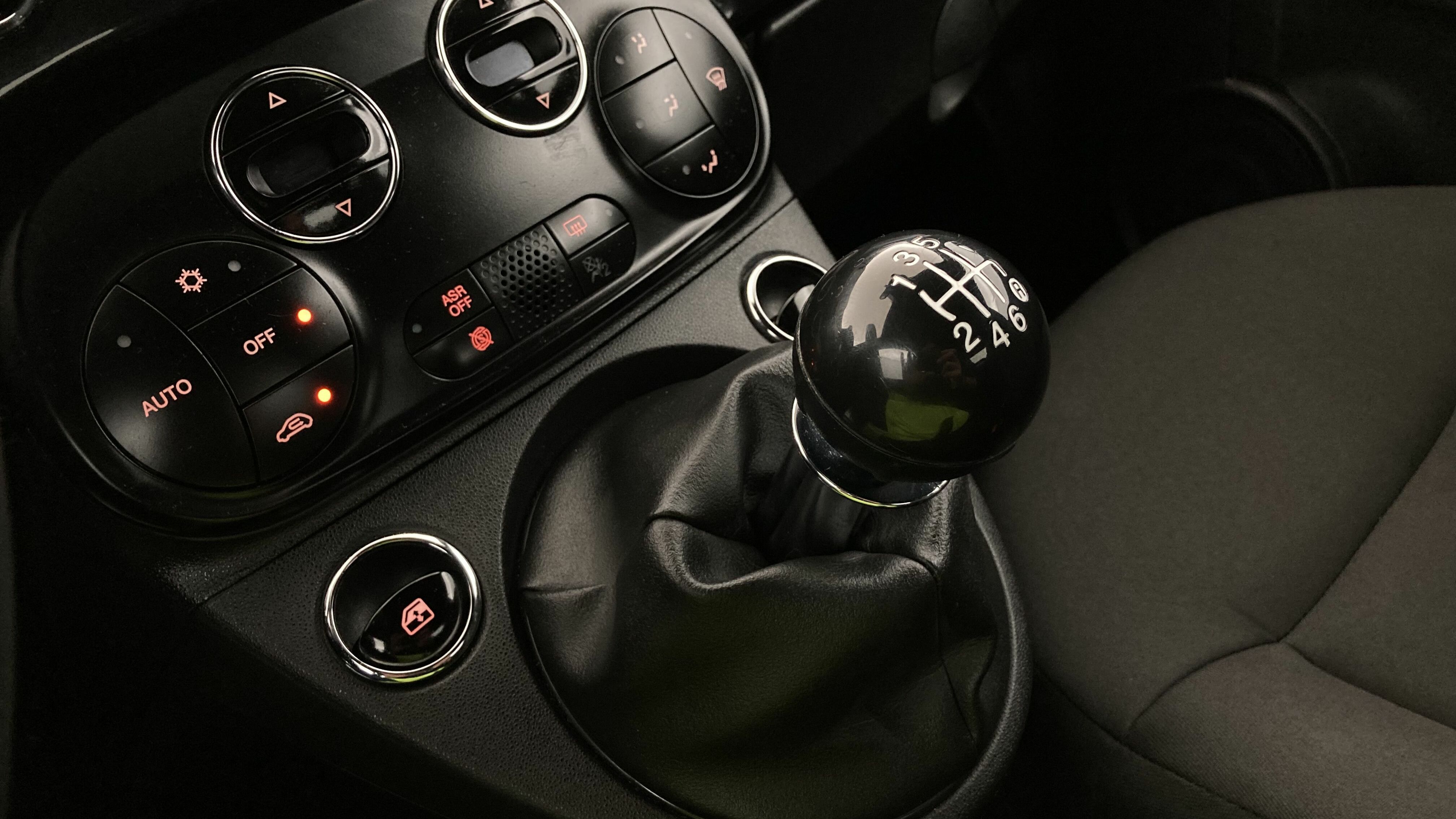 fiat 500c dolcevita 1.0 HYBRID 70 MHEV 2024 negro vesuvio 21