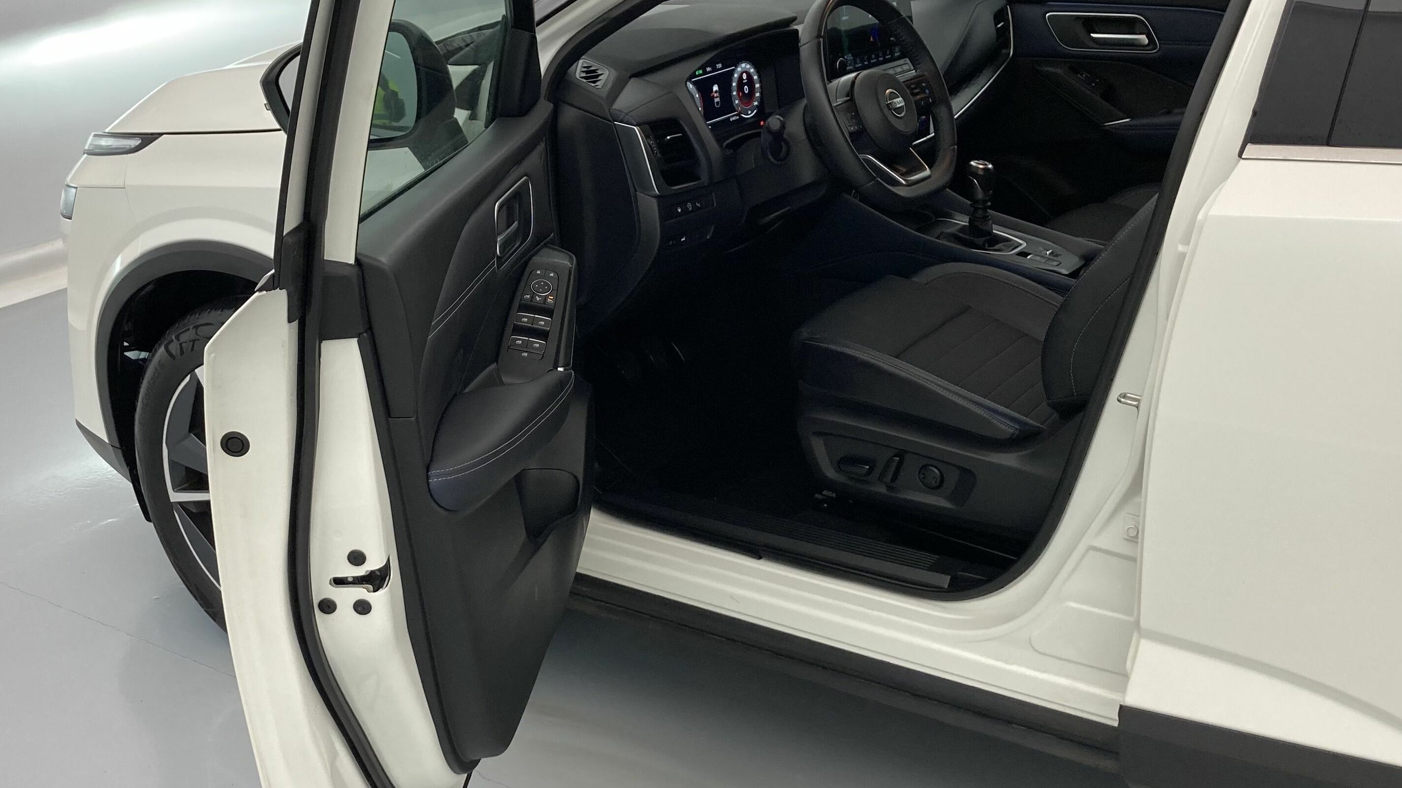 nissan qashqai tekna 1.3 DIG-T 140 MHEV 2022 blanc lunaire / noir 14