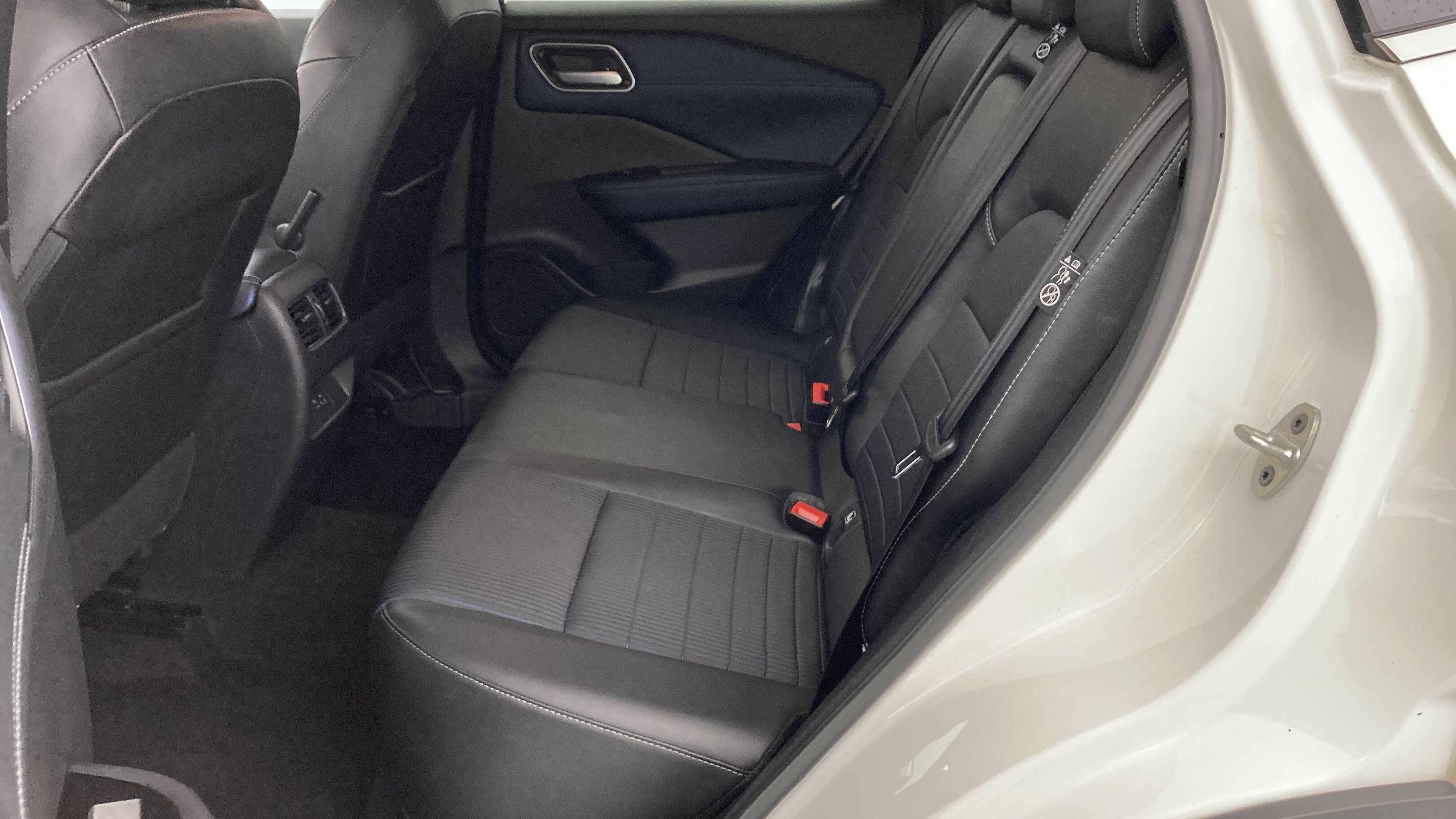 nissan qashqai tekna 1.3 DIG-T 140 MHEV 2022 blanc lunaire / noir 21