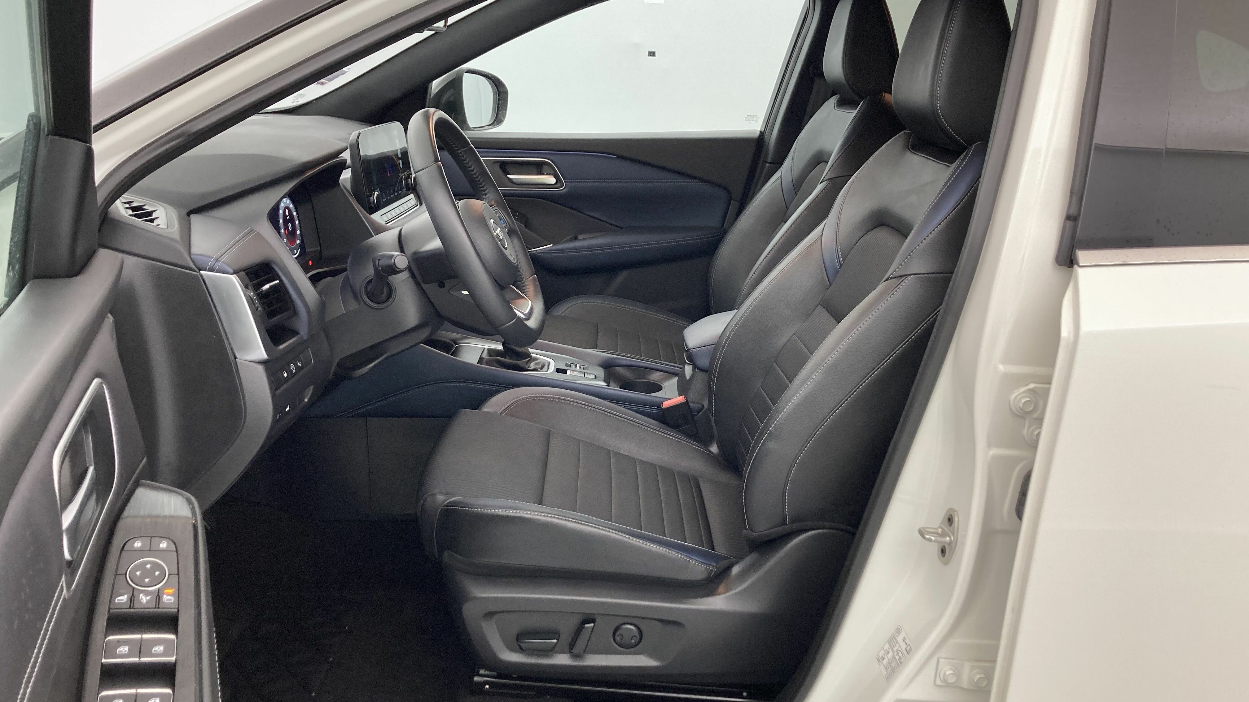 nissan qashqai tekna 1.3 DIG-T 140 MHEV 2022 blanc lunaire / noir 14