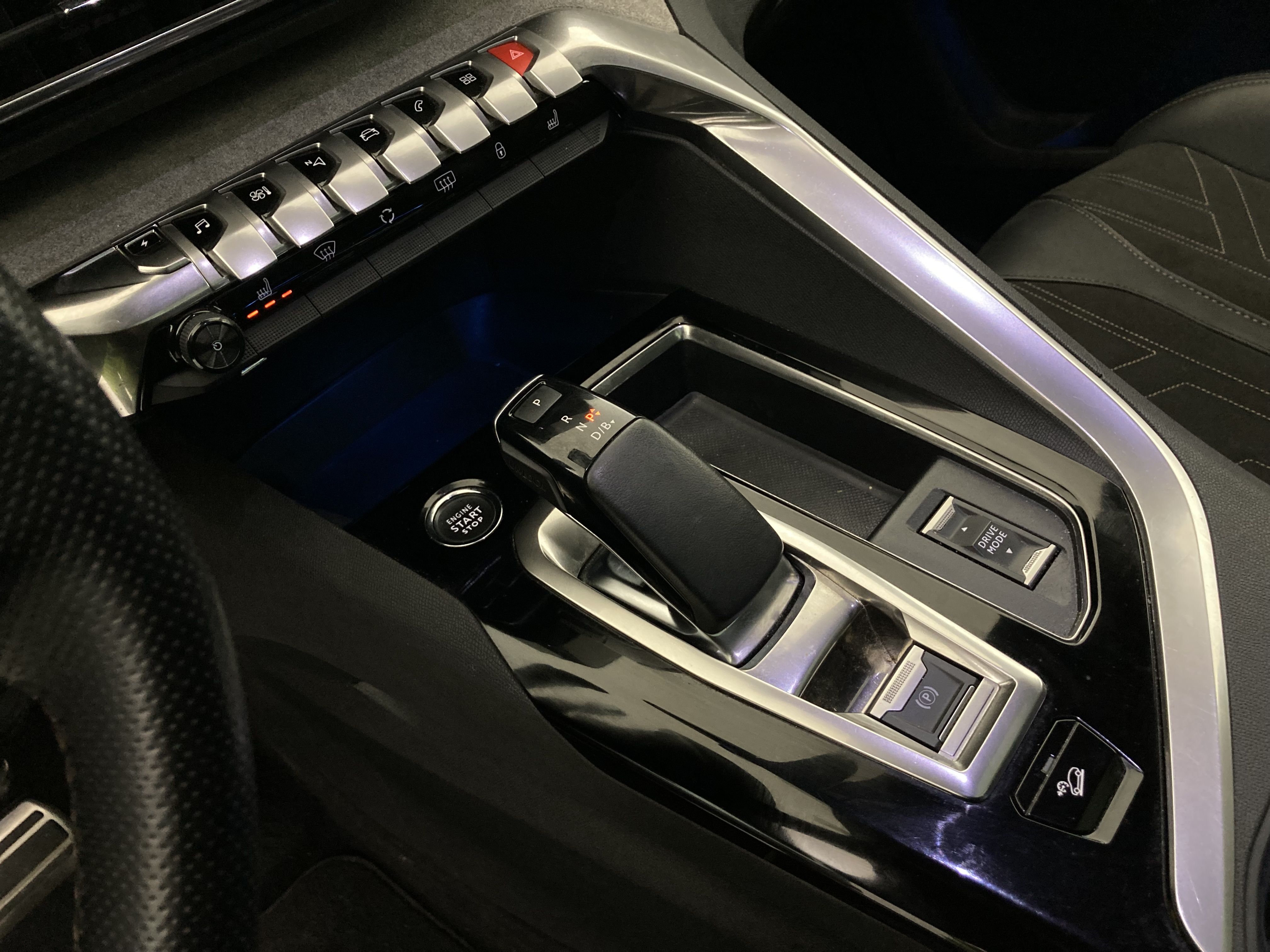 peugeot 3008 gt pack 1.6 HYBRID 300 EAT PHEV 2022 negro perla nera 12