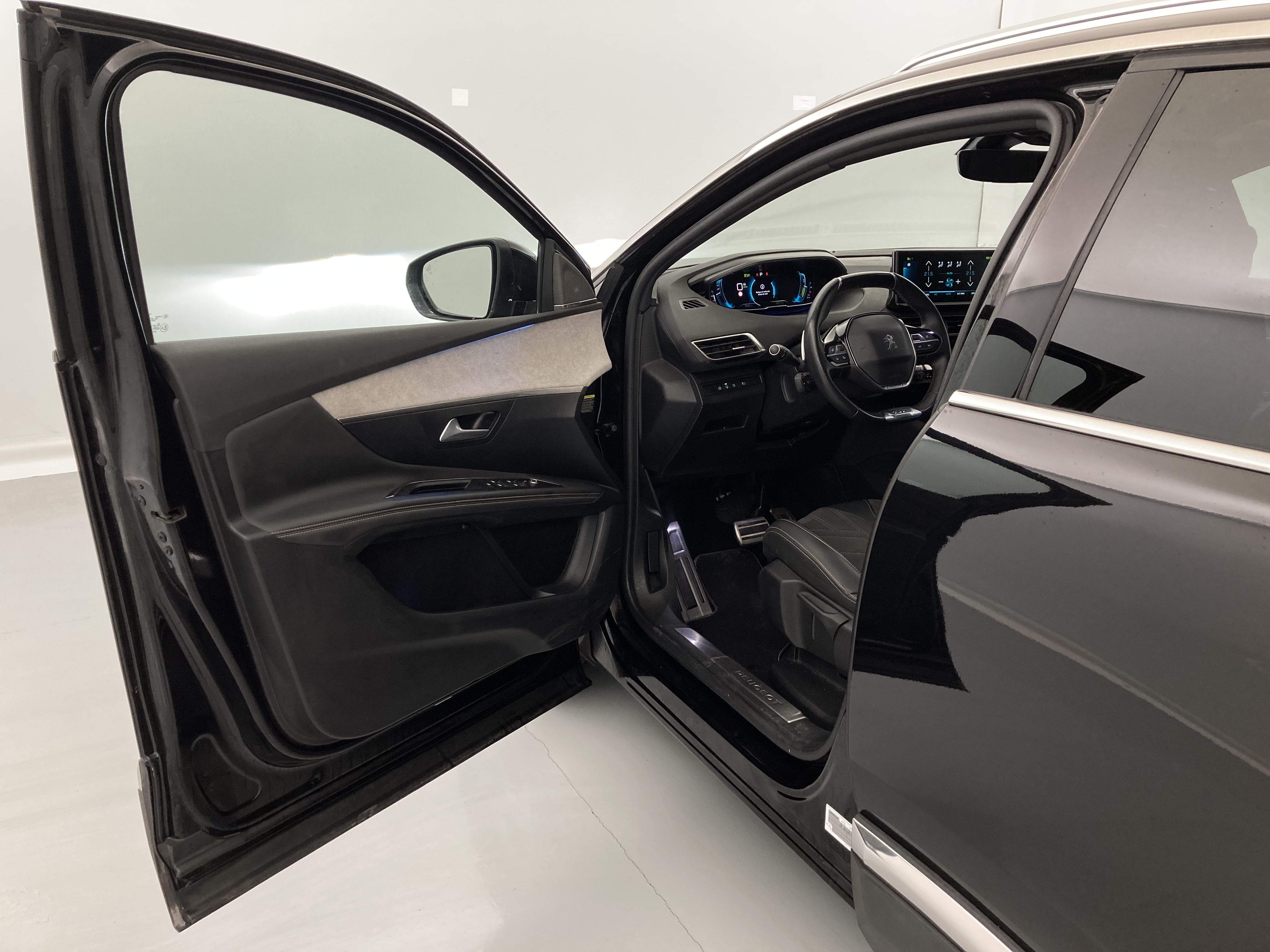 peugeot 3008 gt pack 1.6 HYBRID 300 EAT PHEV 2022 negro perla nera 17