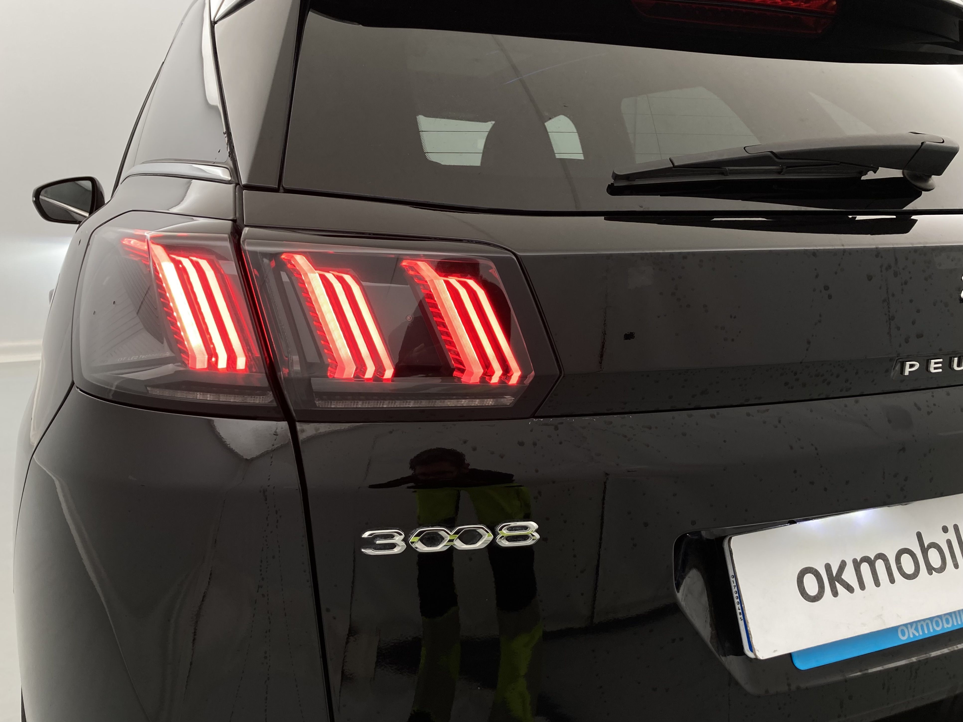 peugeot 3008 gt pack 1.6 HYBRID 300 EAT PHEV 2022 negro perla nera 26