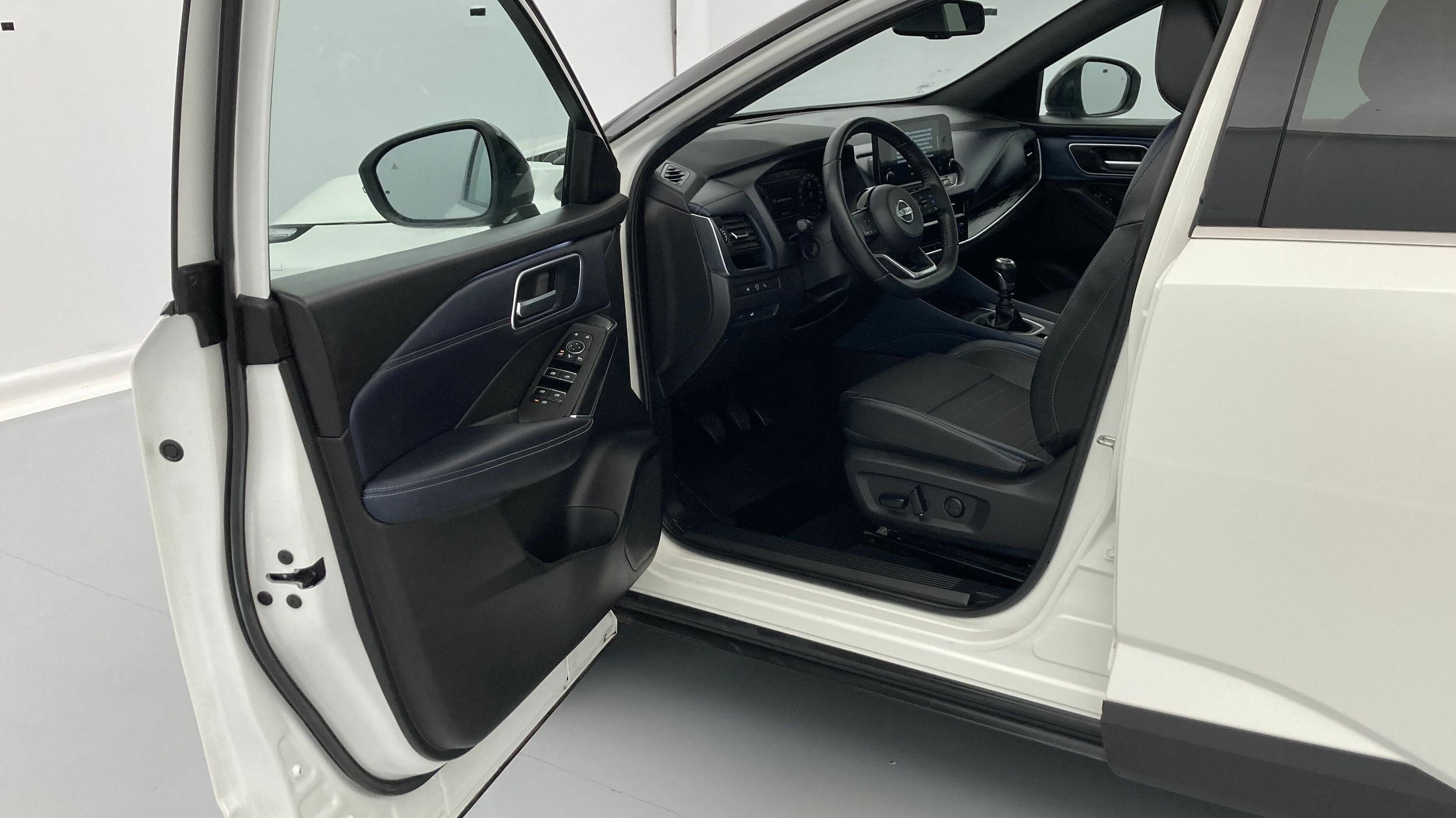 nissan qashqai tekna 1.3 DIG-T 140 MHEV 2022 blanc lunaire / noir 13