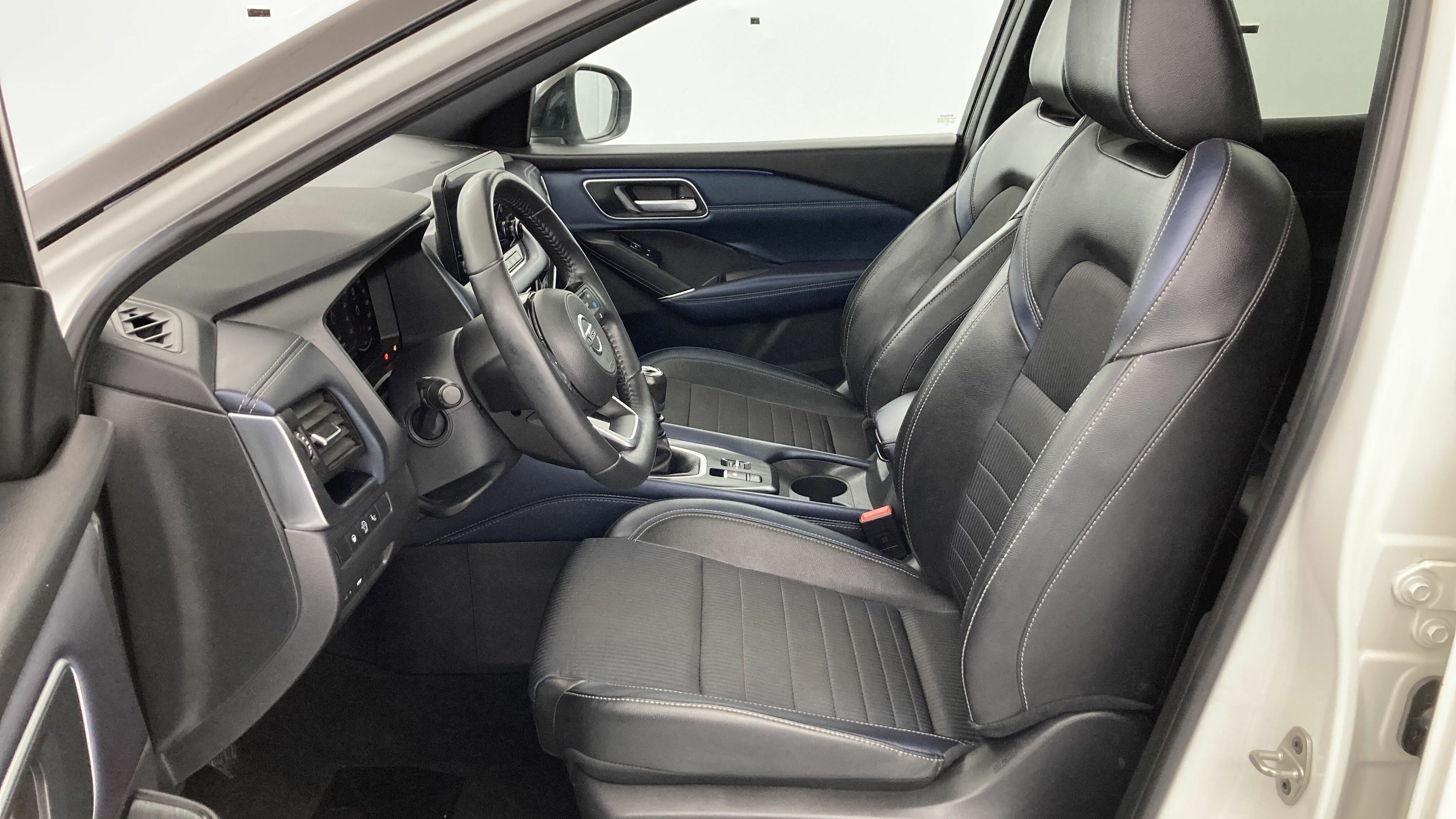 nissan qashqai tekna 1.3 DIG-T 140 MHEV 2022 blanc lunaire / noir 14