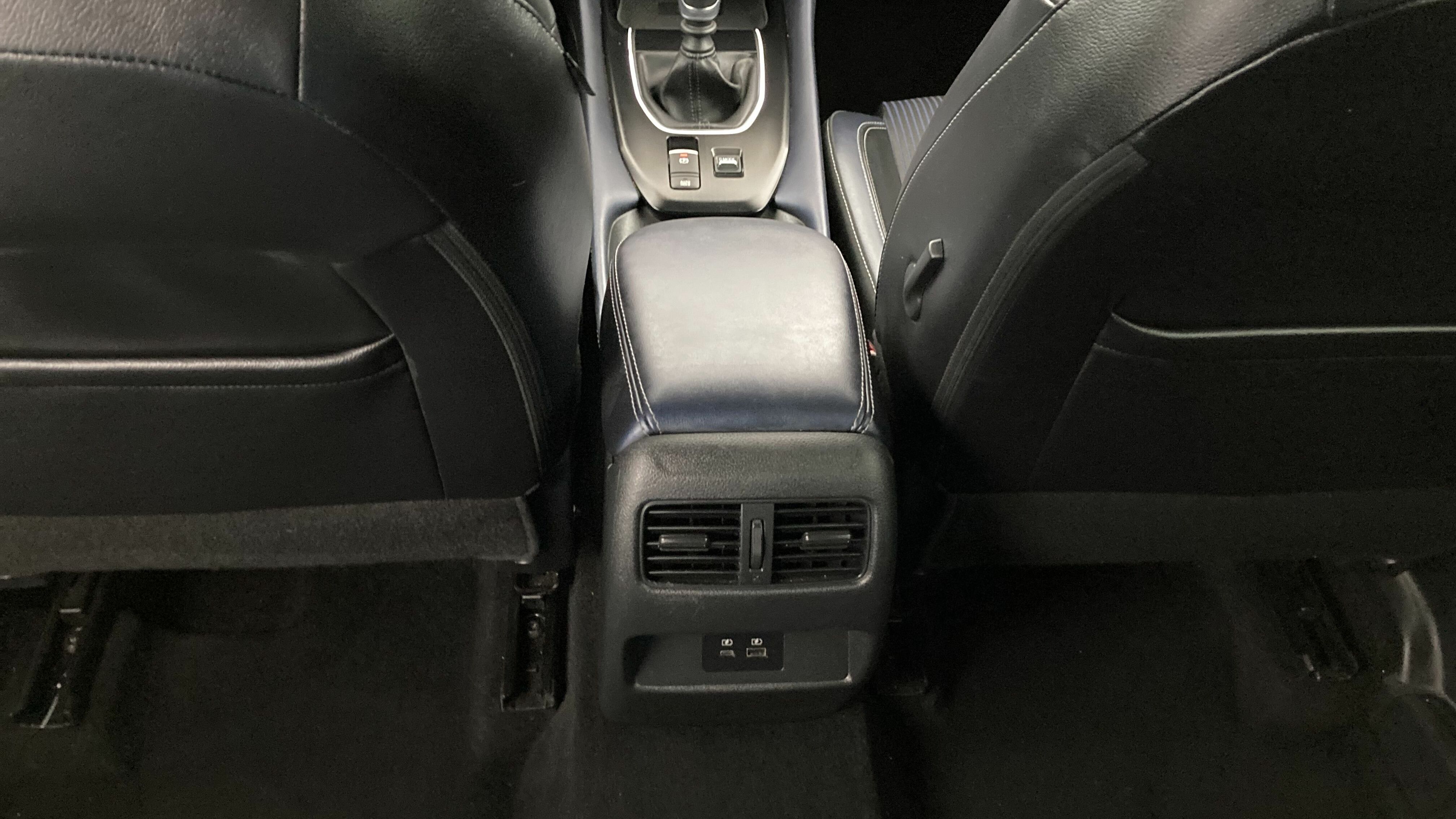 nissan qashqai tekna 1.3 DIG-T 140 MHEV 2022 blanc lunaire / noir 22