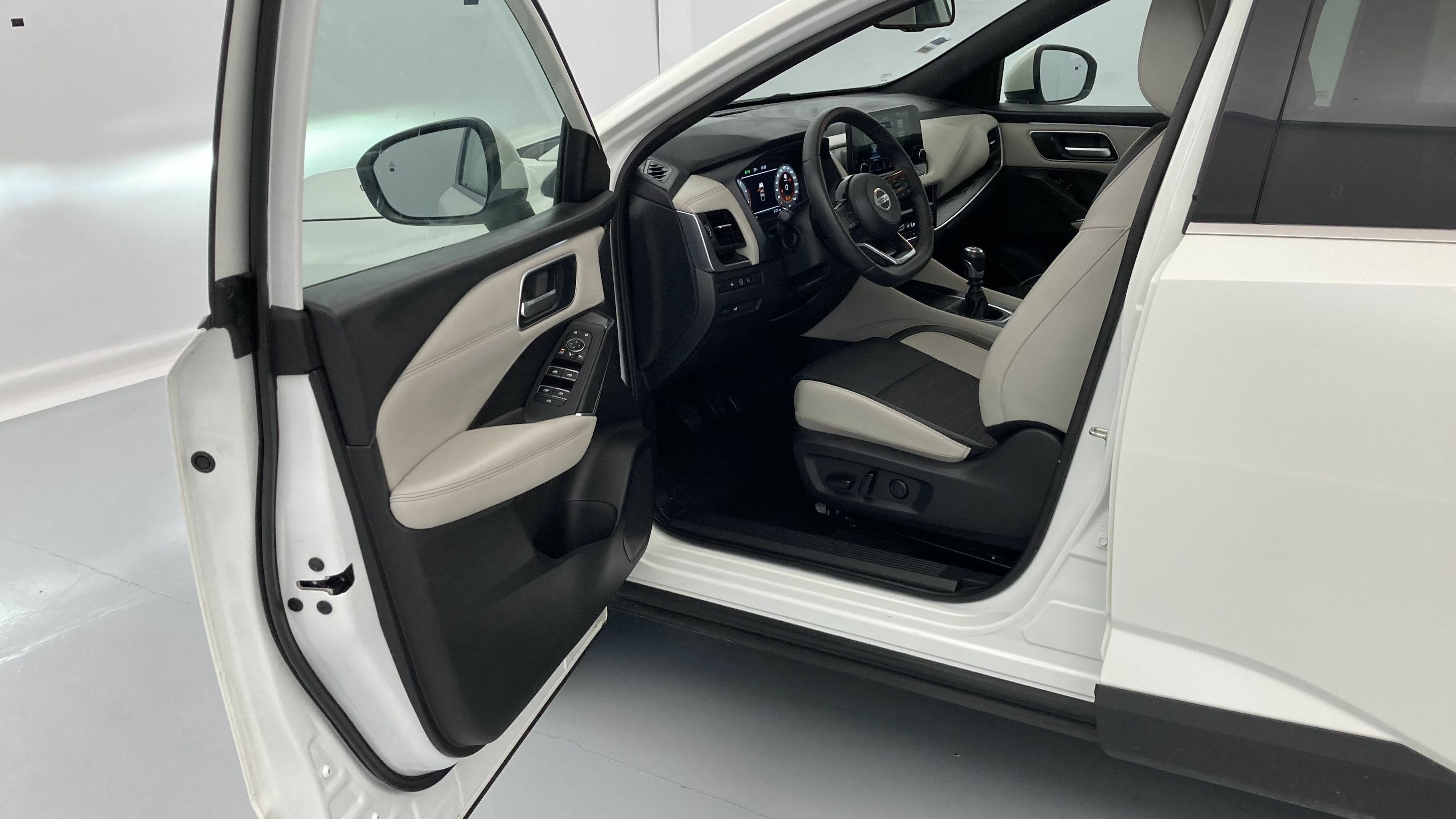 nissan qashqai tekna 1.3 DIG-T 140 MHEV 2022 blanc lunaire 13