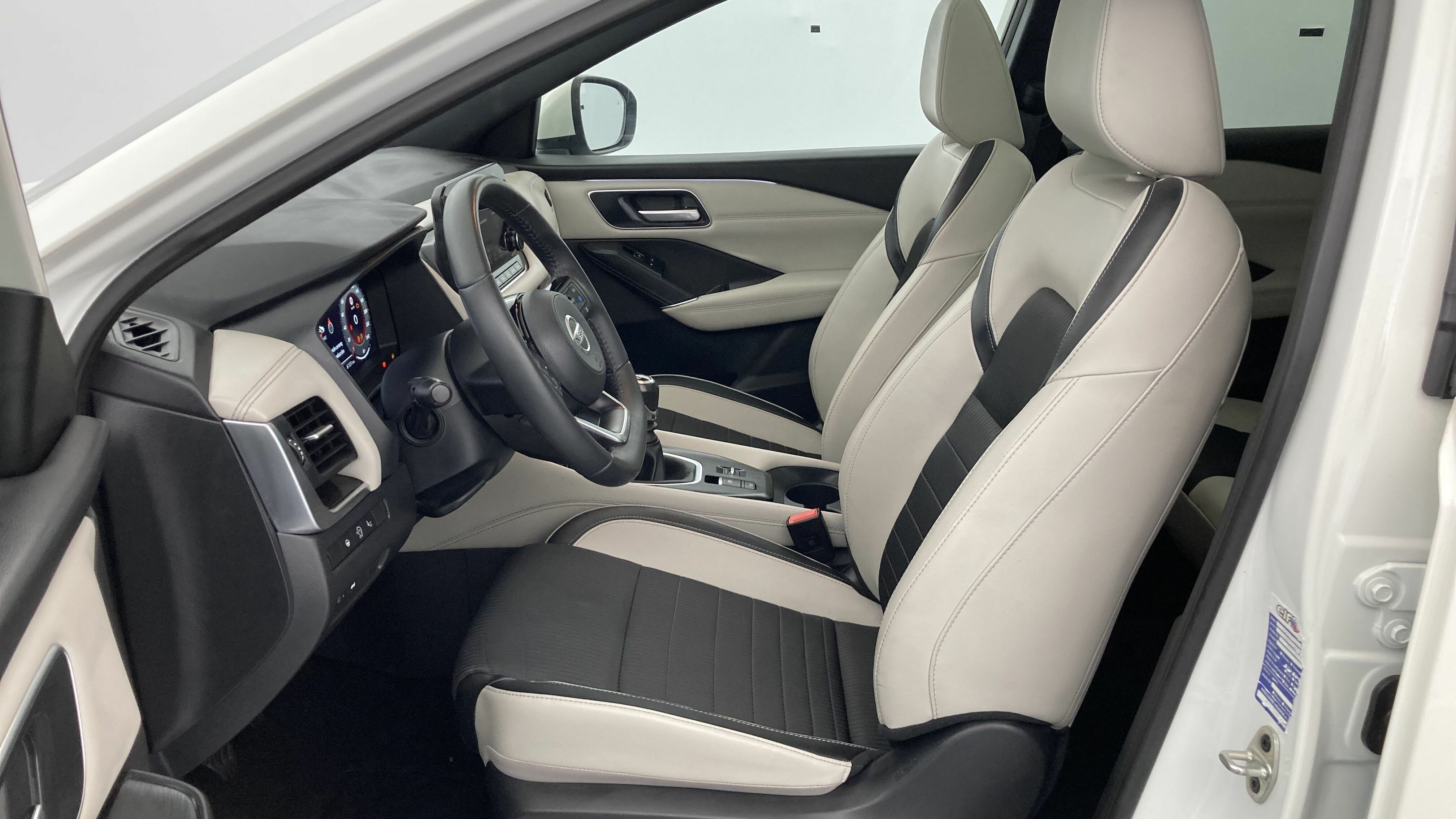 nissan qashqai tekna 1.3 DIG-T 140 MHEV 2022 blanc lunaire 14