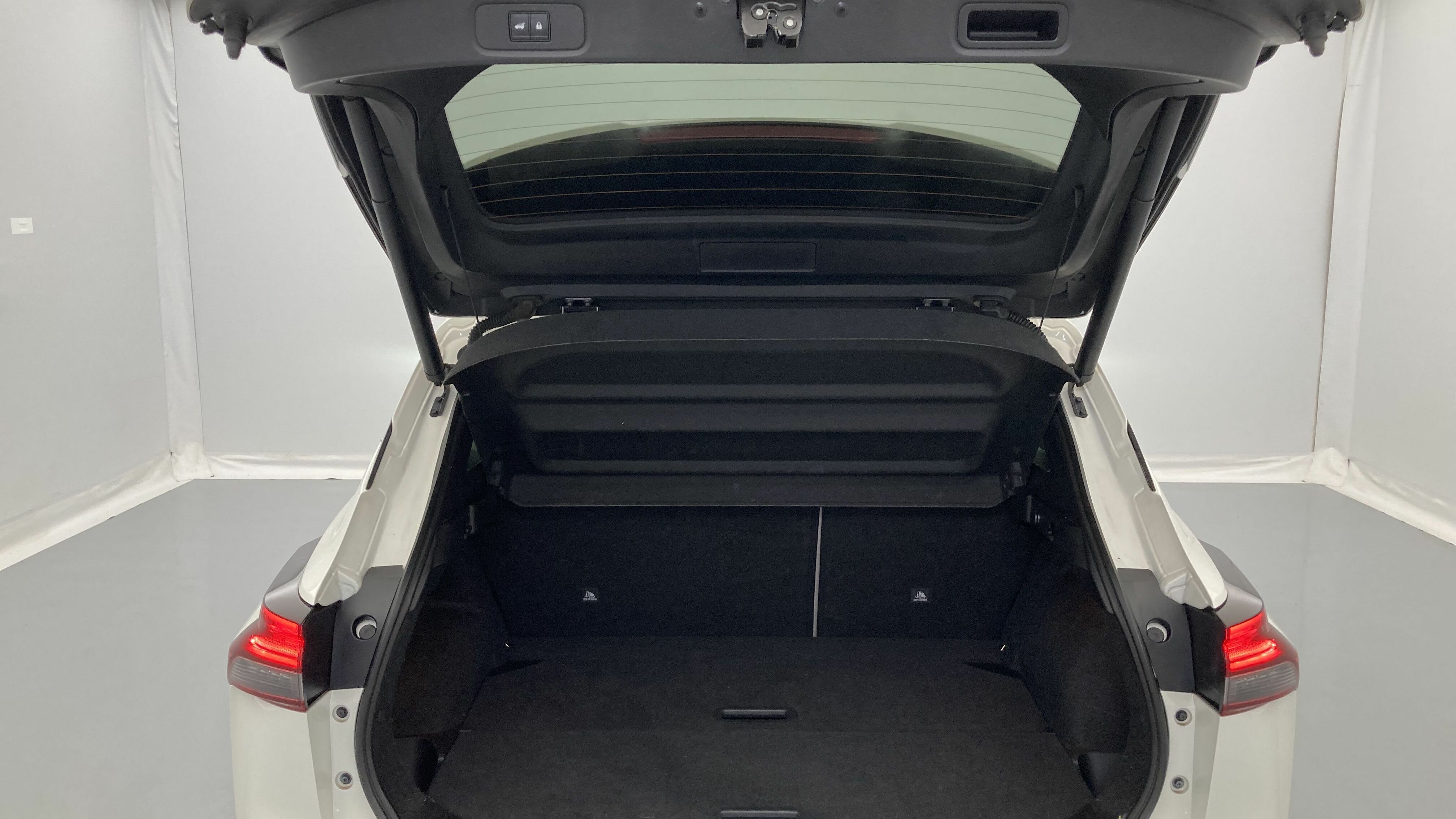 nissan qashqai tekna 1.3 DIG-T 140 MHEV 2022 blanc lunaire 24