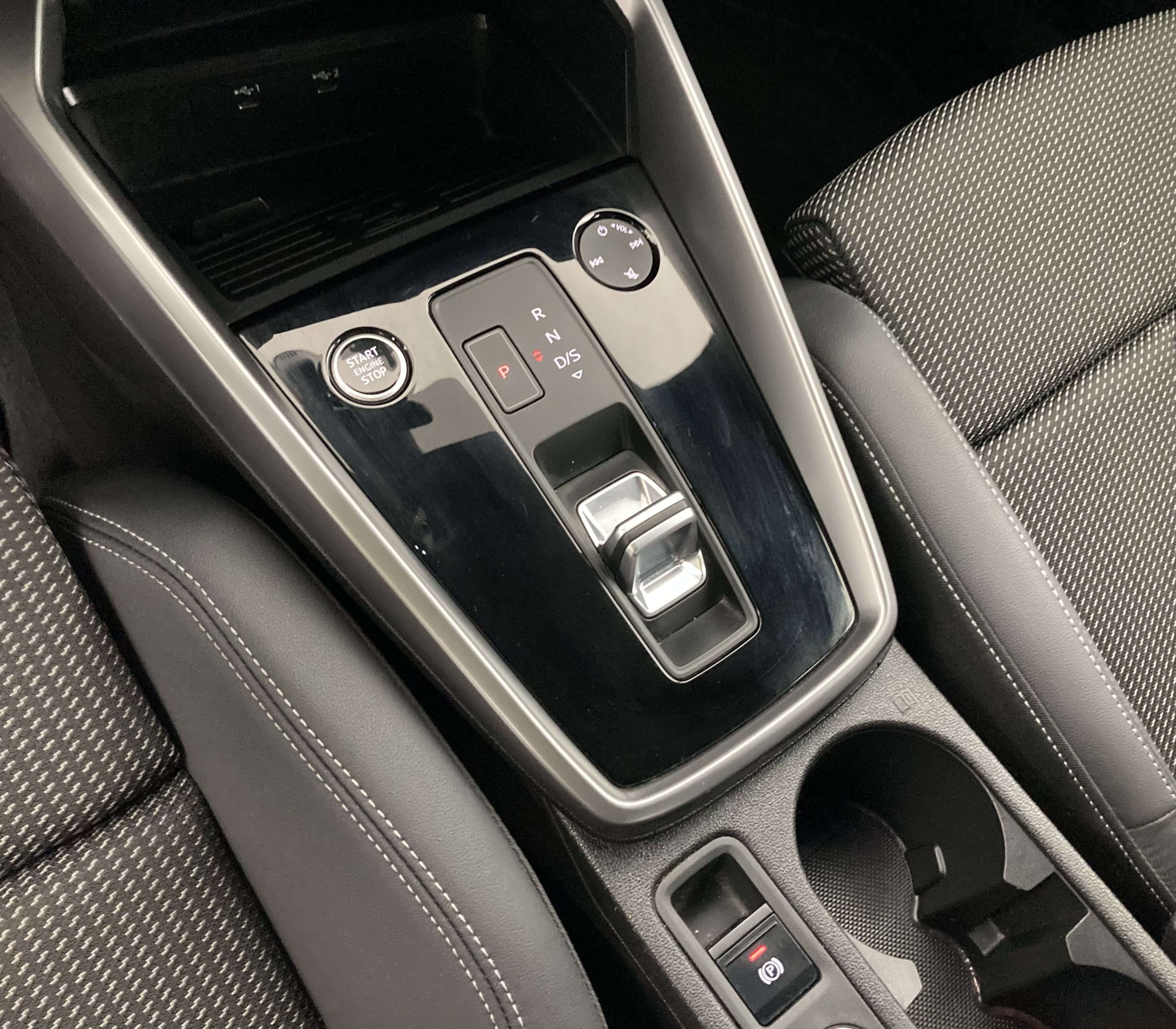 audi a3 sportback s line 35 TFSI 150 STRONIC 2023 gletscherweiss metallic 14