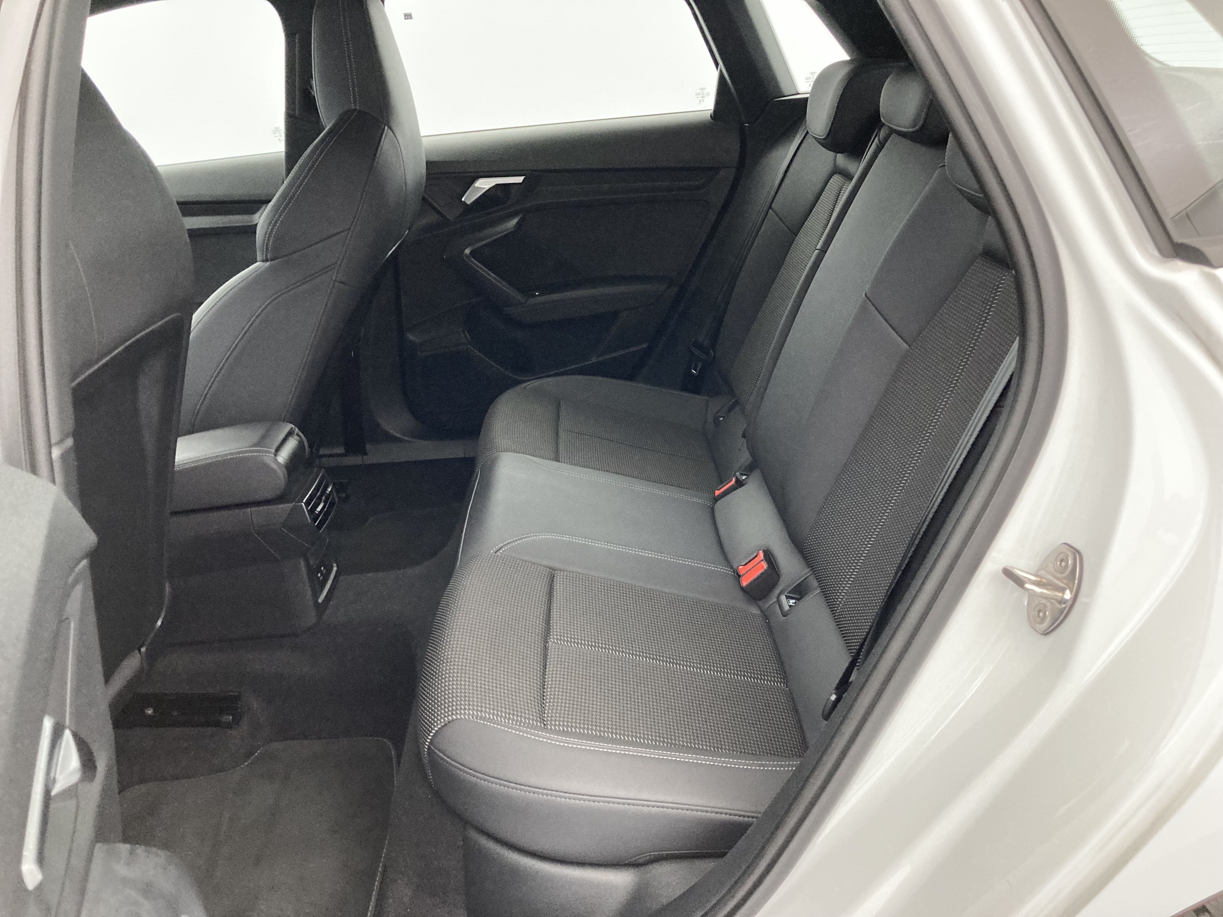 audi a3 sportback s line 35 TFSI 150 STRONIC 2023 gletscherweiss metallic 23