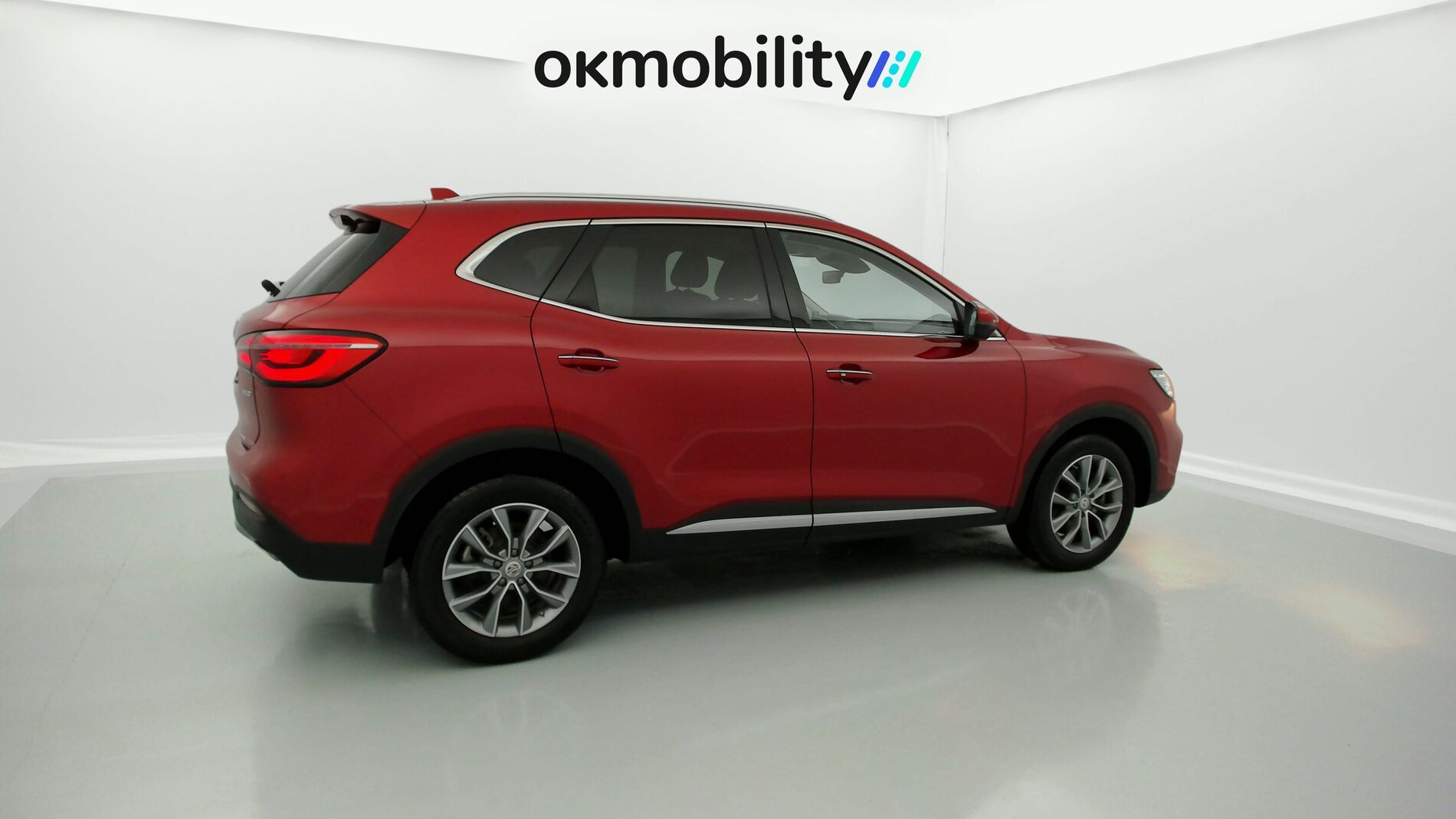 mg hs comfort 1.5 T-GDI 162 AT 2023 diamond red - rsj 12