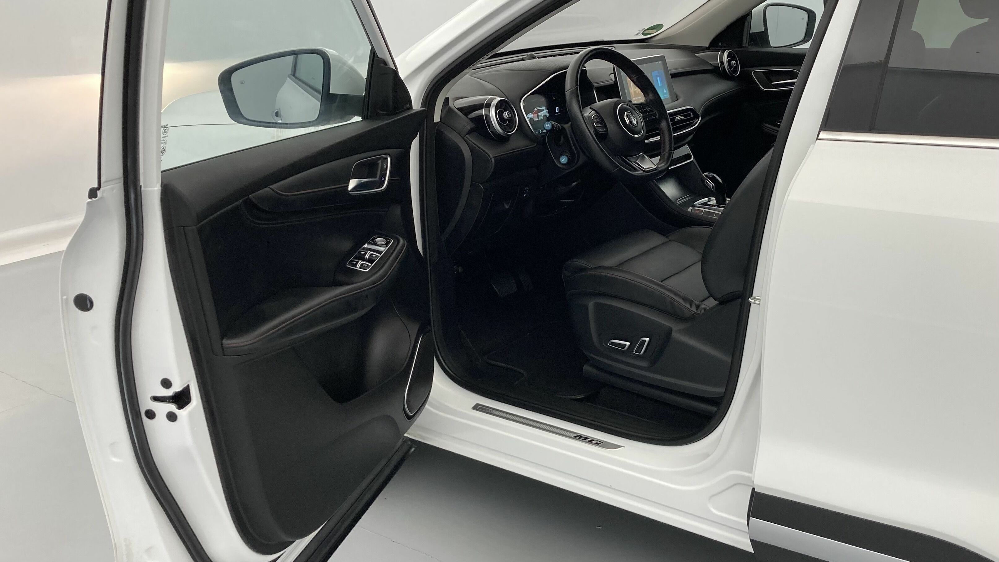 mg hs comfort 1.5 T-GDI 162 AT 2023 dover white - wsb 12