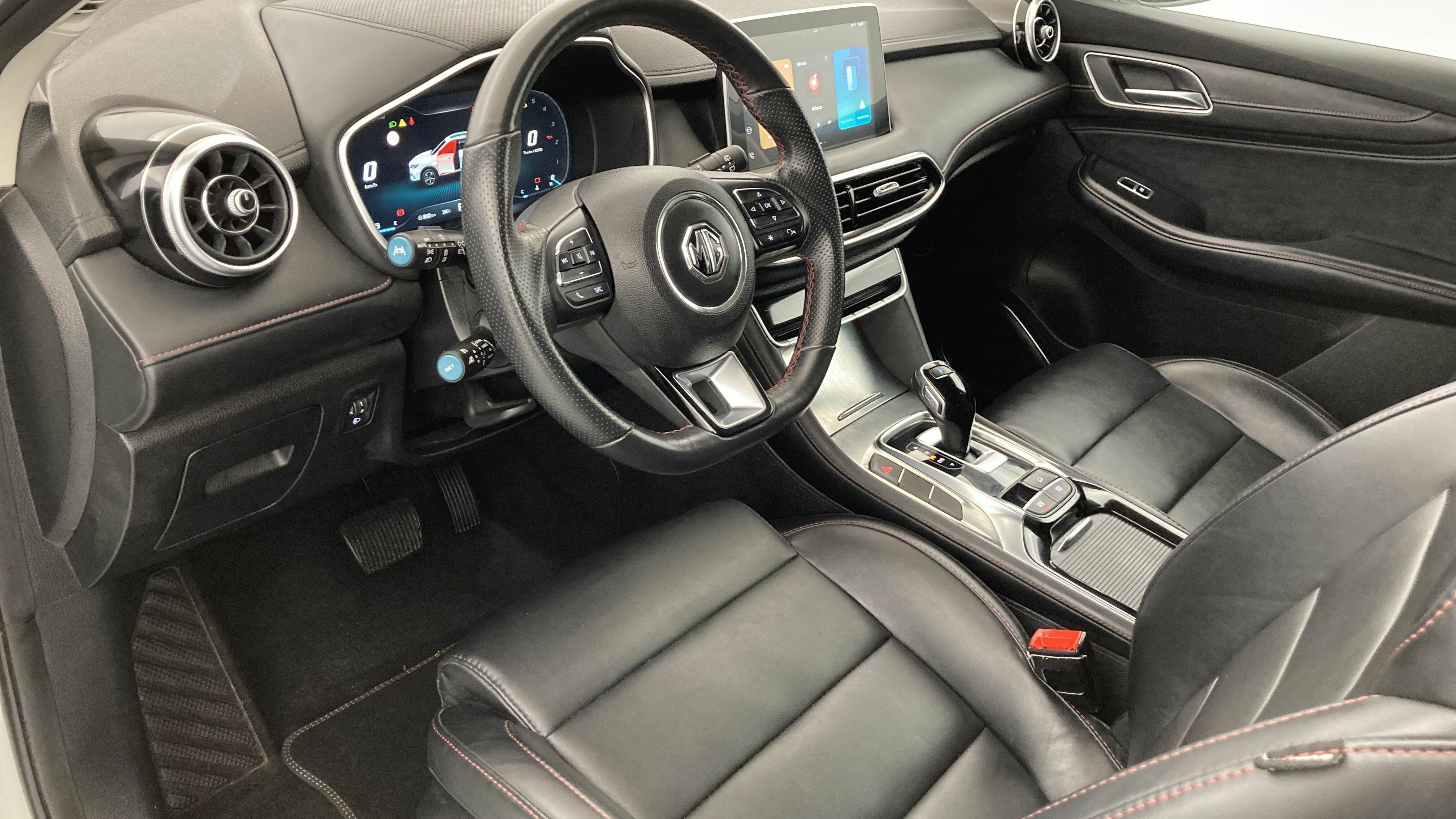 mg hs comfort 1.5 T-GDI 162 AT 2023 dover white - wsb 14