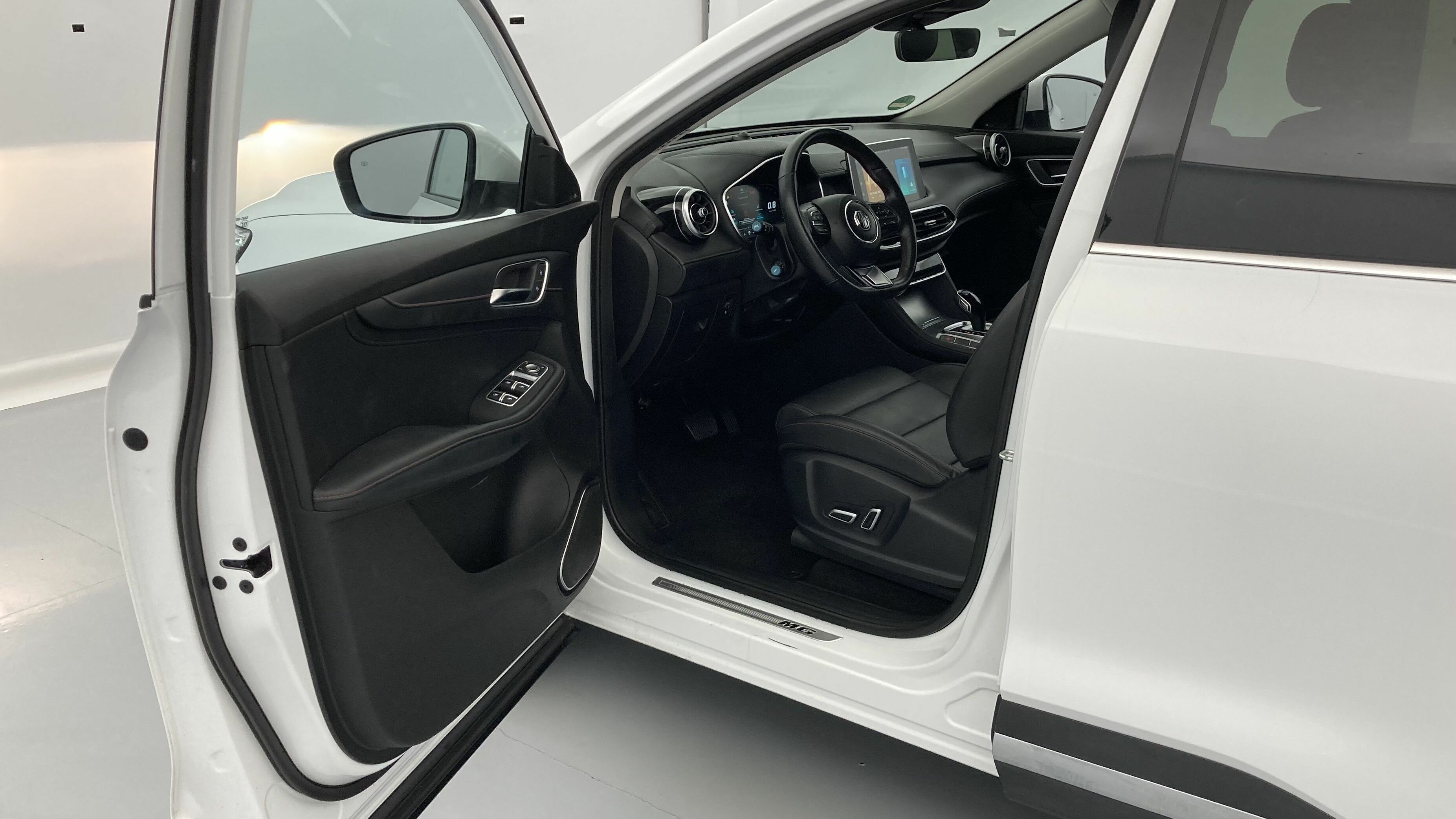 mg hs comfort 1.5 T-GDI 162 AT 2023 dover white - wsb 13