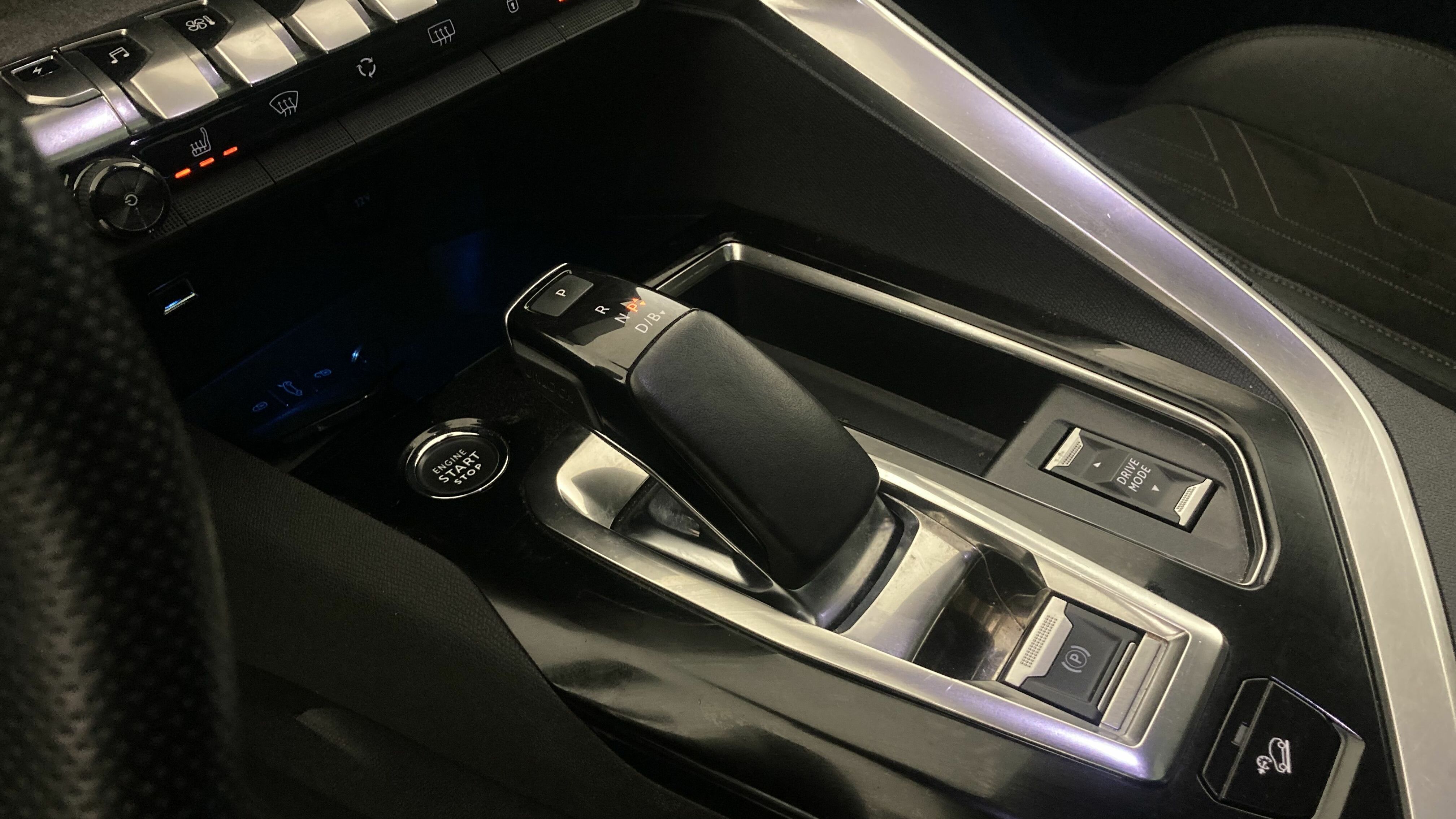 peugeot 3008 gt pack 1.6 HYBRID 300 EAT PHEV 2022 negro perla nera 19