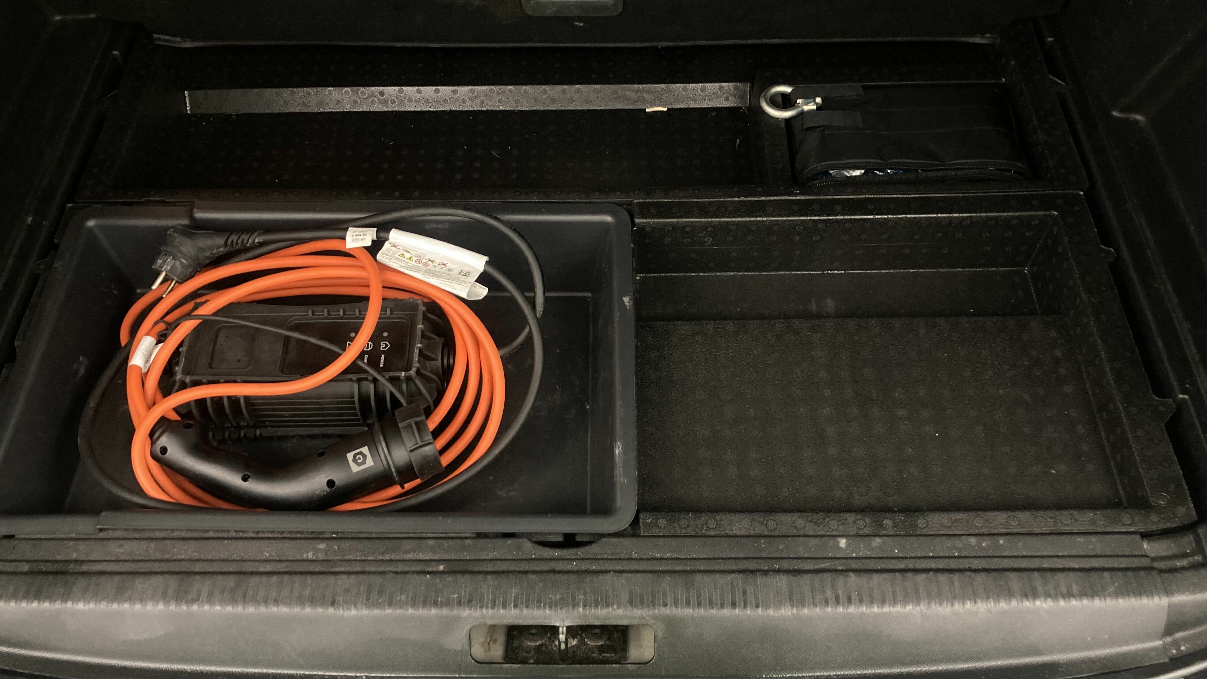 peugeot 3008 gt pack 1.6 HYBRID 300 EAT PHEV 2022 negro perla nera 22