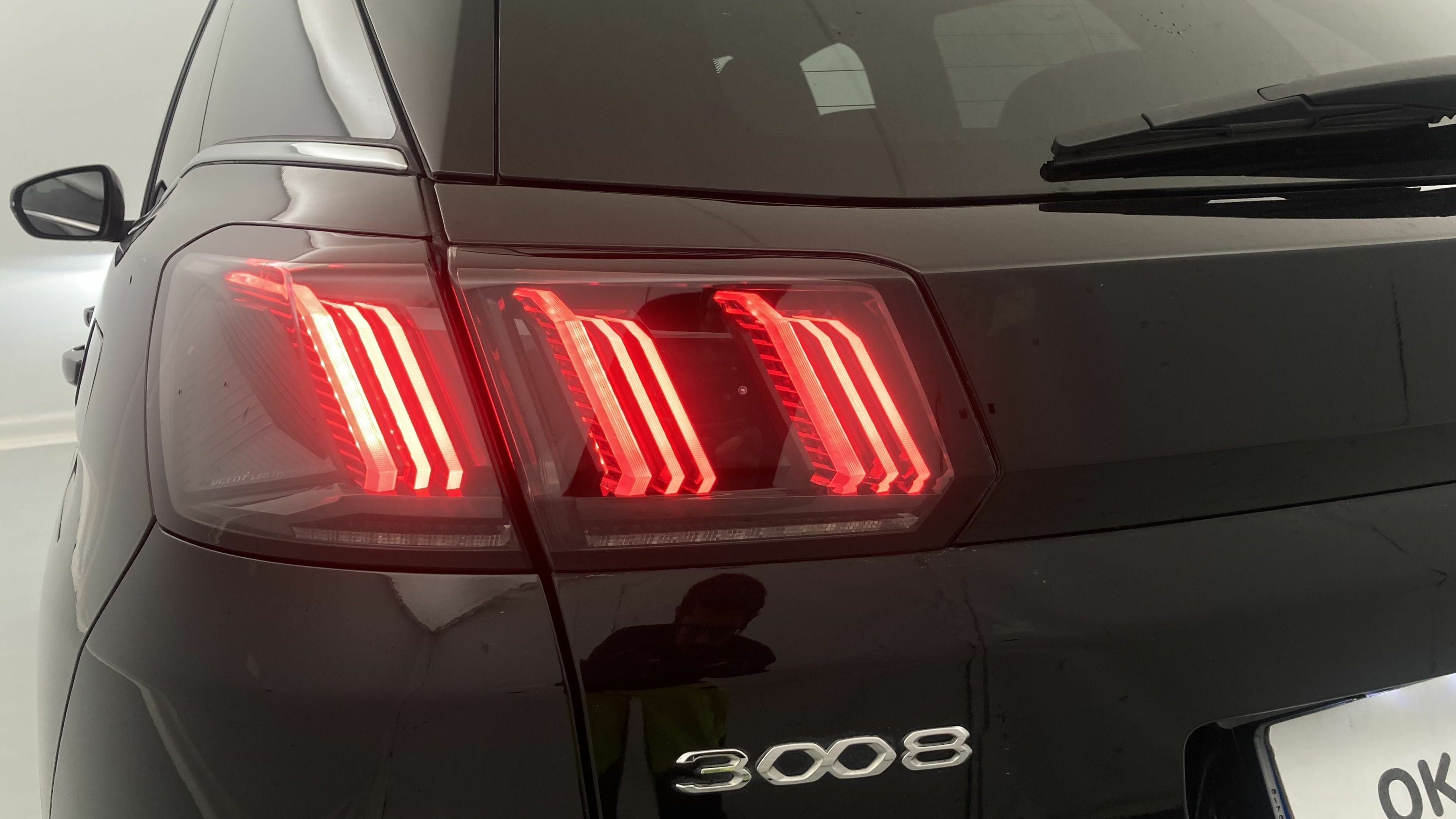 peugeot 3008 gt pack 1.6 HYBRID 300 EAT PHEV 2022 negro perla nera 28