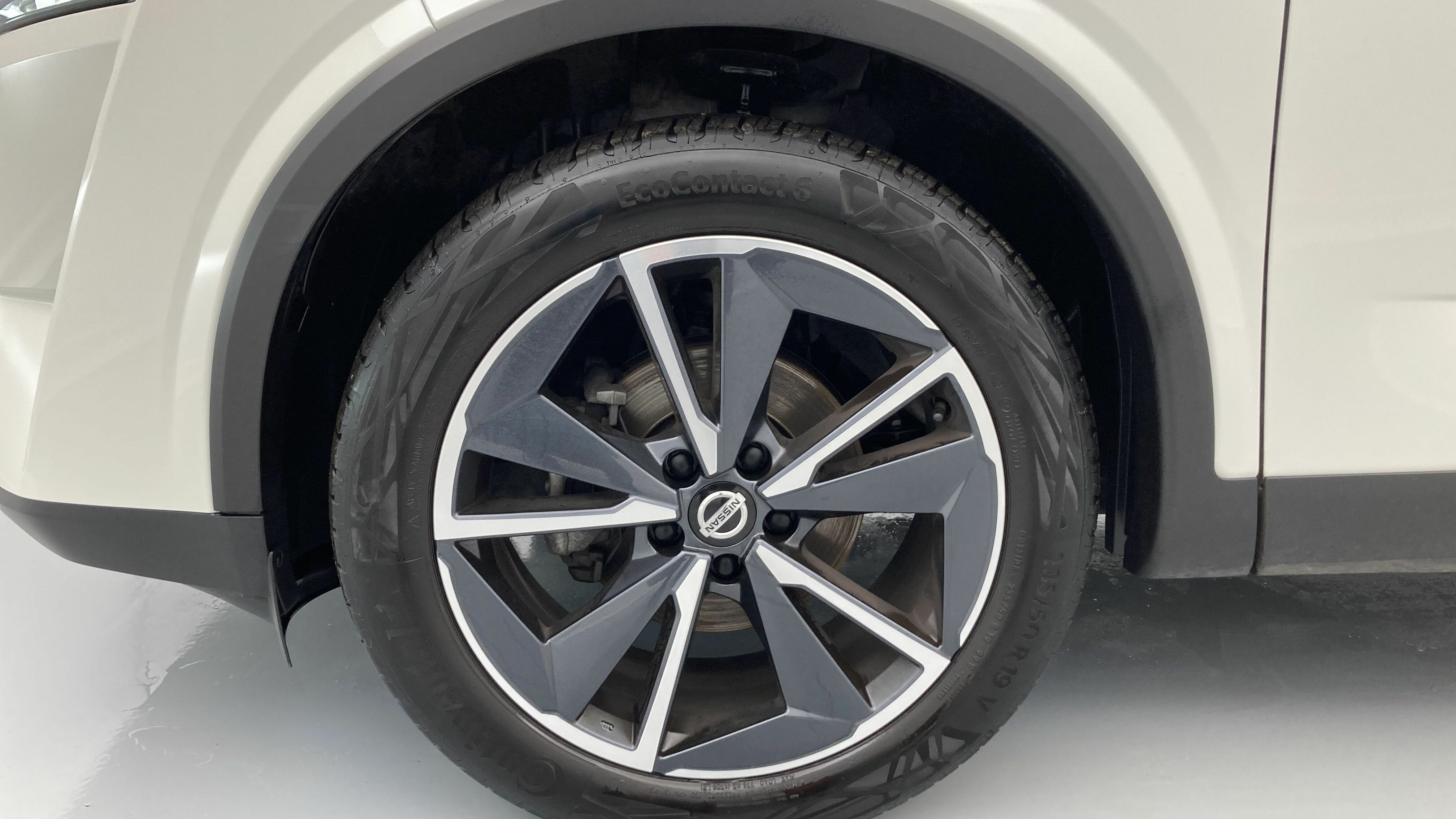 nissan qashqai tekna 1.3 DIG-T 140 MHEV 2022 blanc lunaire / noir 27