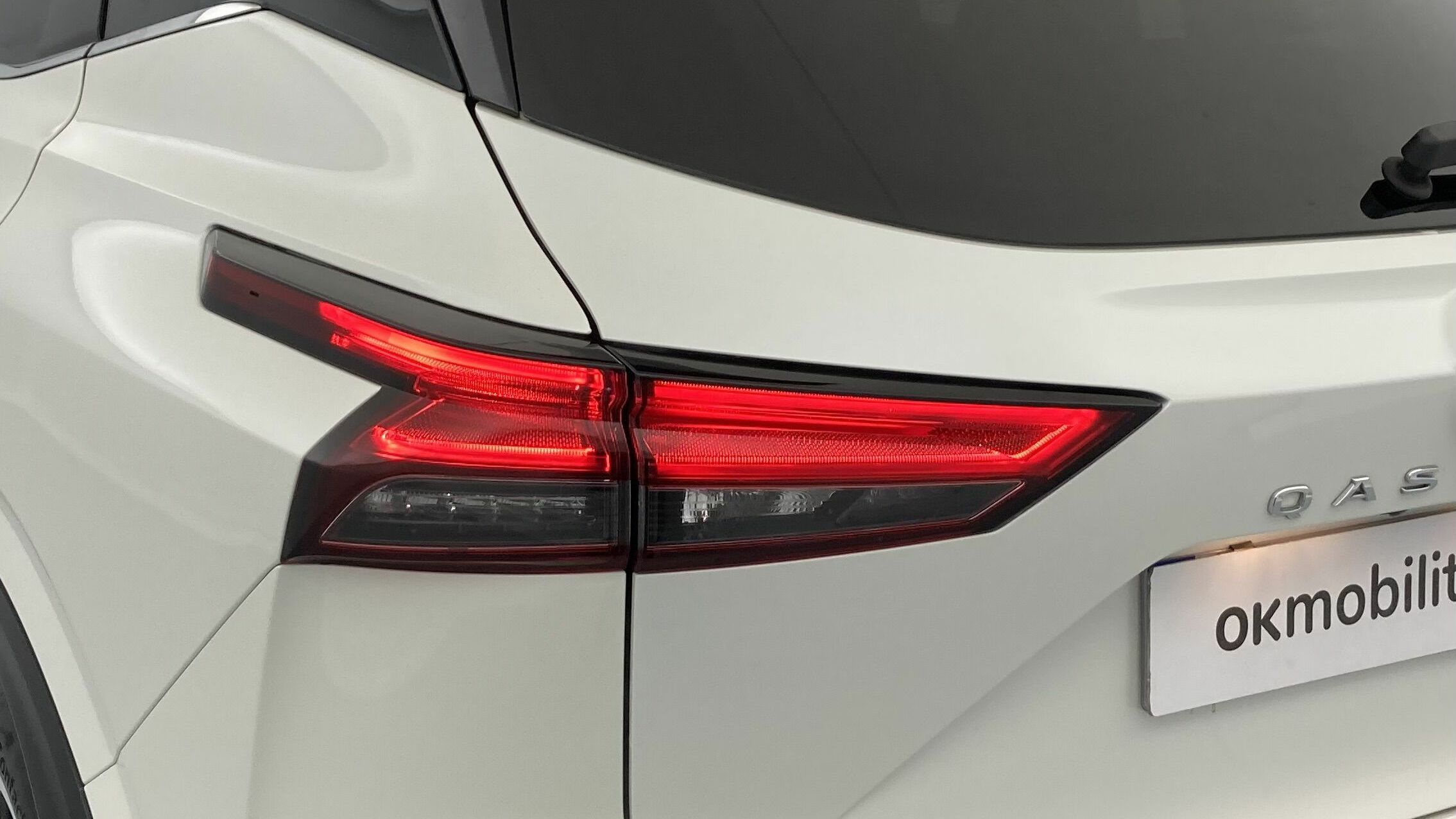 nissan qashqai tekna 1.3 DIG-T 140 MHEV 2022 blanc lunaire / noir 30